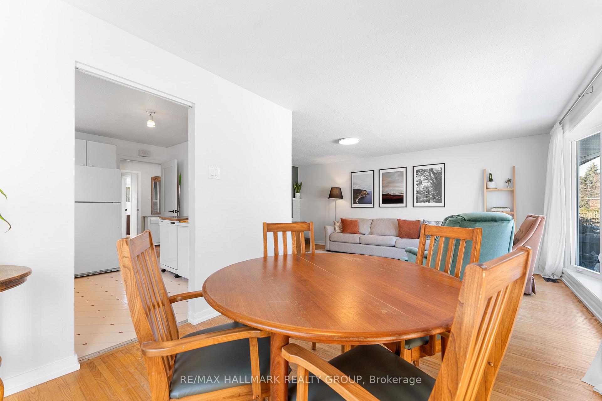 Photo 13 of 1834 Cloverlawn Crescent, Ottawa, Beacon Hill South — HOMEH