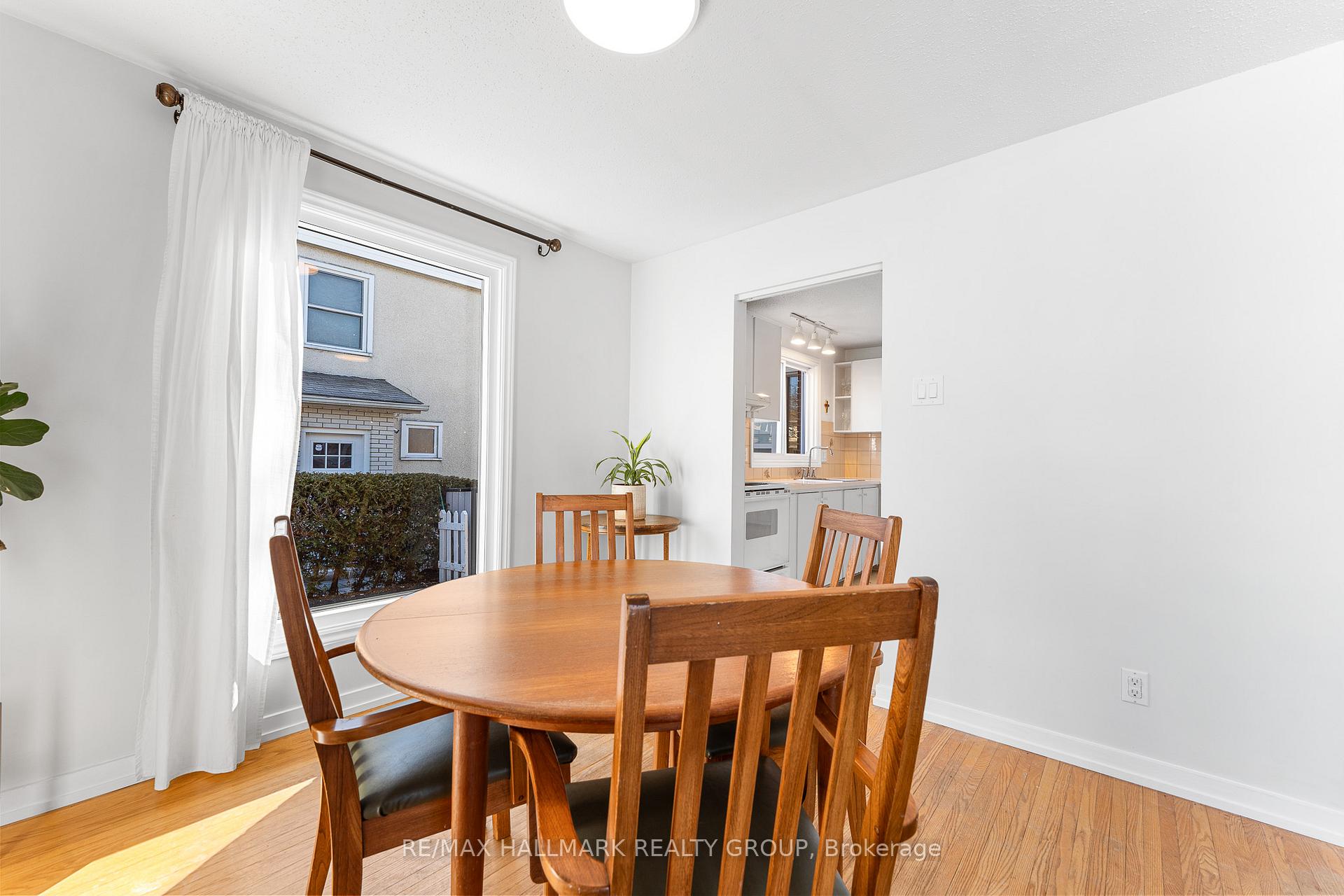 Photo 14 of 1834 Cloverlawn Crescent, Ottawa, Beacon Hill South — HOMEH