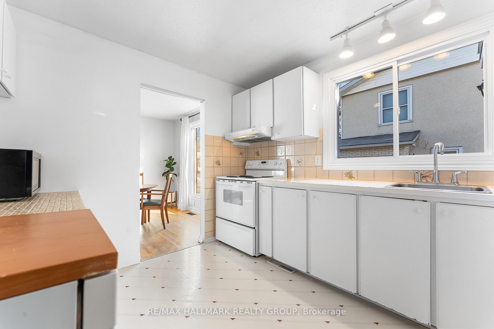 Photo 16 of 1834 Cloverlawn Crescent, Ottawa, Beacon Hill South — HOMEH