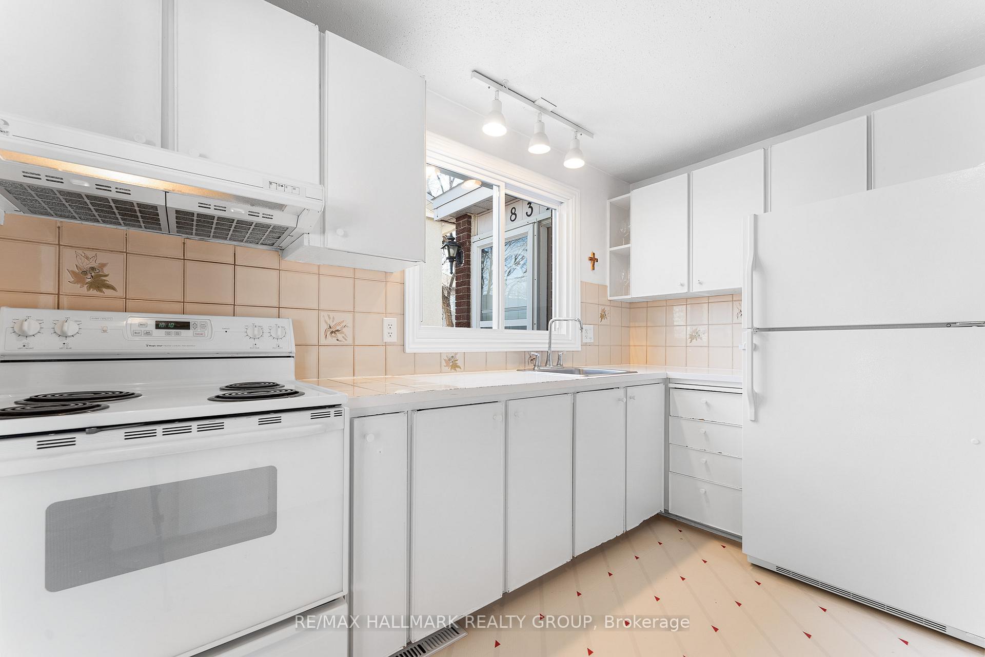 Photo 18 of 1834 Cloverlawn Crescent, Ottawa, Beacon Hill South — HOMEH
