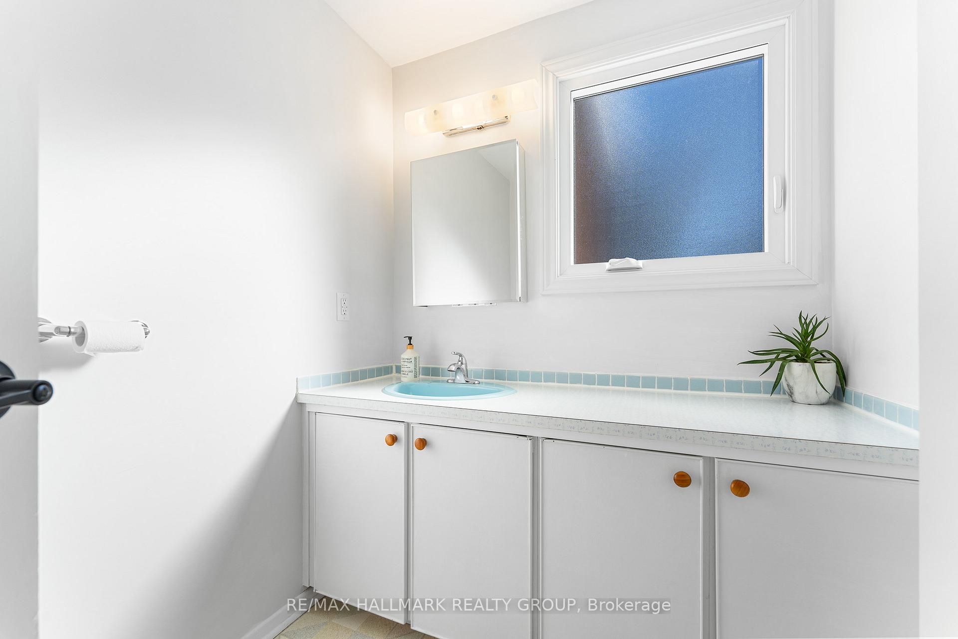 Photo 24 of 1834 Cloverlawn Crescent, Ottawa, Beacon Hill South — HOMEH