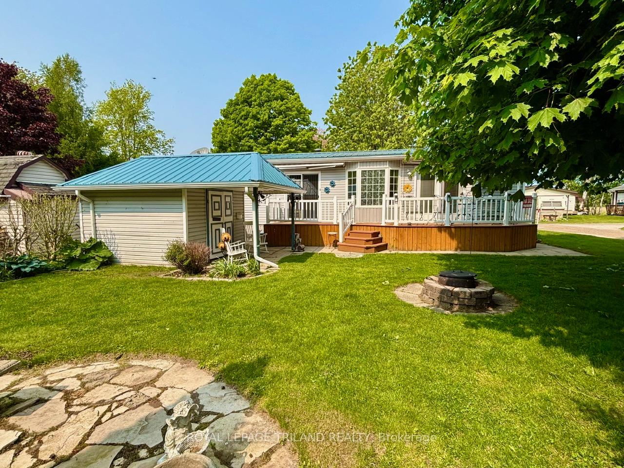 Front of 21527 Gray (Lot 132-133 Birch St.) Line