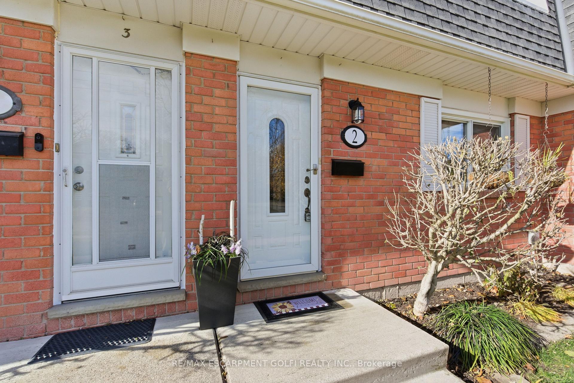 Photo 2 of Unit 2, 185 Denistoun Street, Welland, Broadway — HOMEH