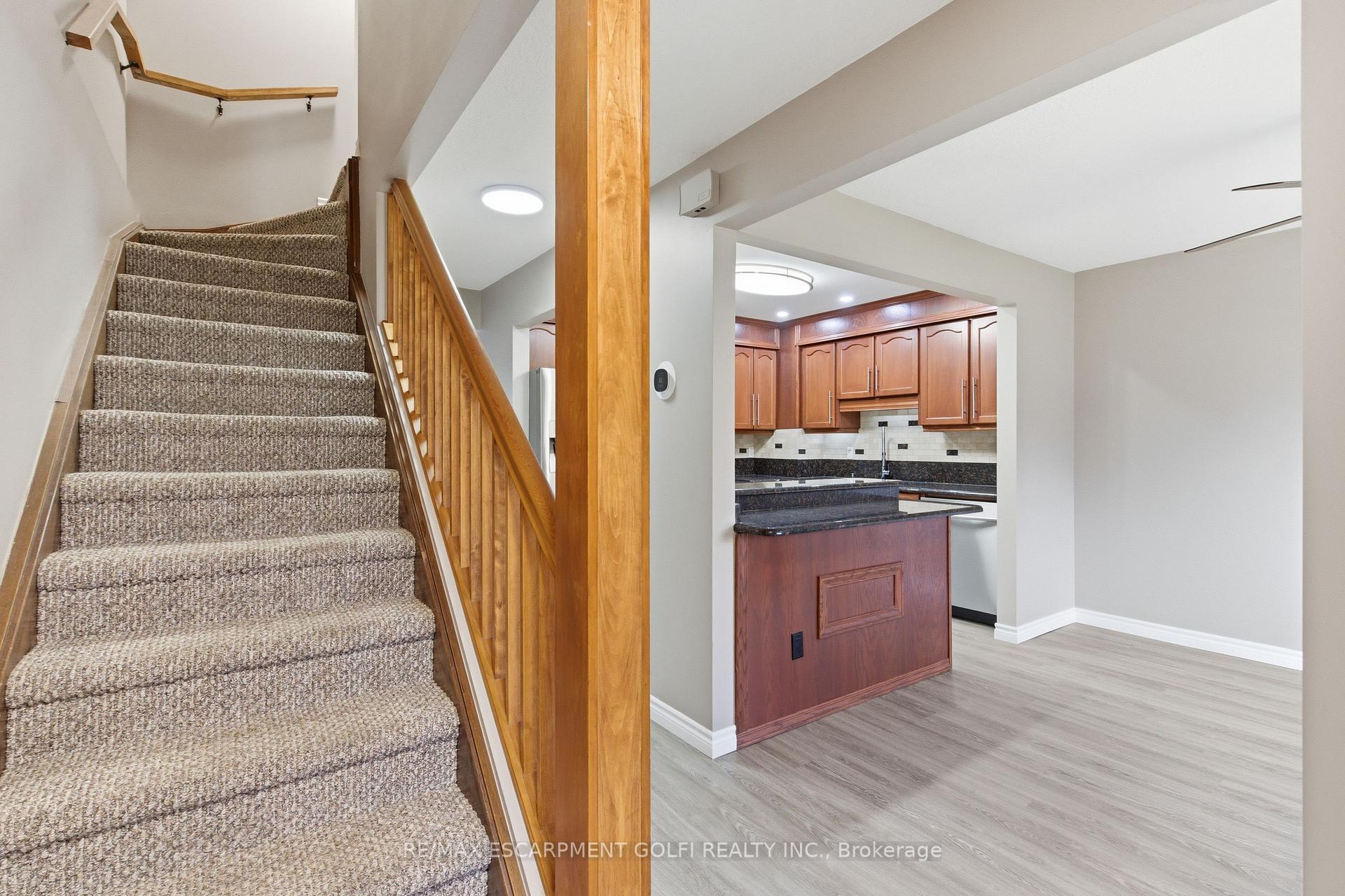 Photo 3 of Unit 2, 185 Denistoun Street, Welland, Broadway — HOMEH