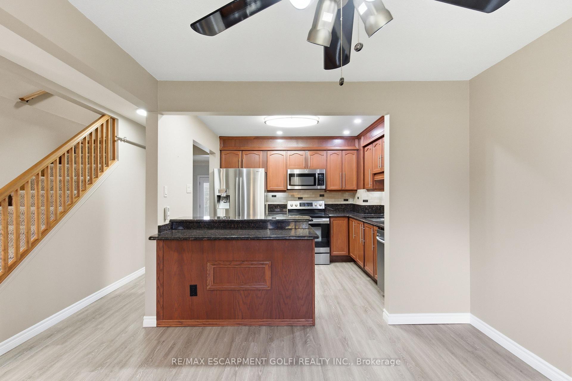 Photo 4 of Unit 2, 185 Denistoun Street, Welland, Broadway — HOMEH