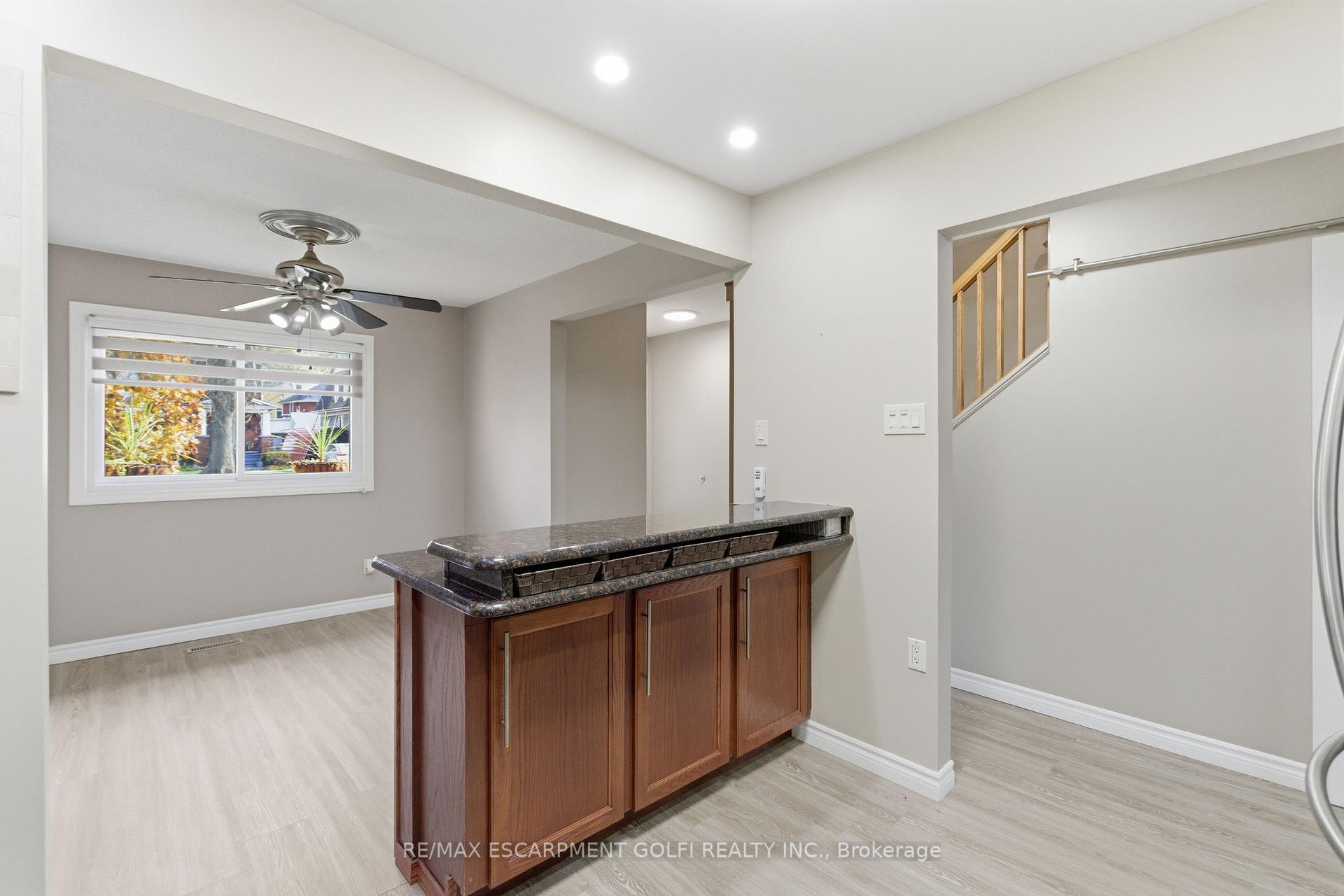 Photo 7 of Unit 2, 185 Denistoun Street, Welland, Broadway — HOMEH
