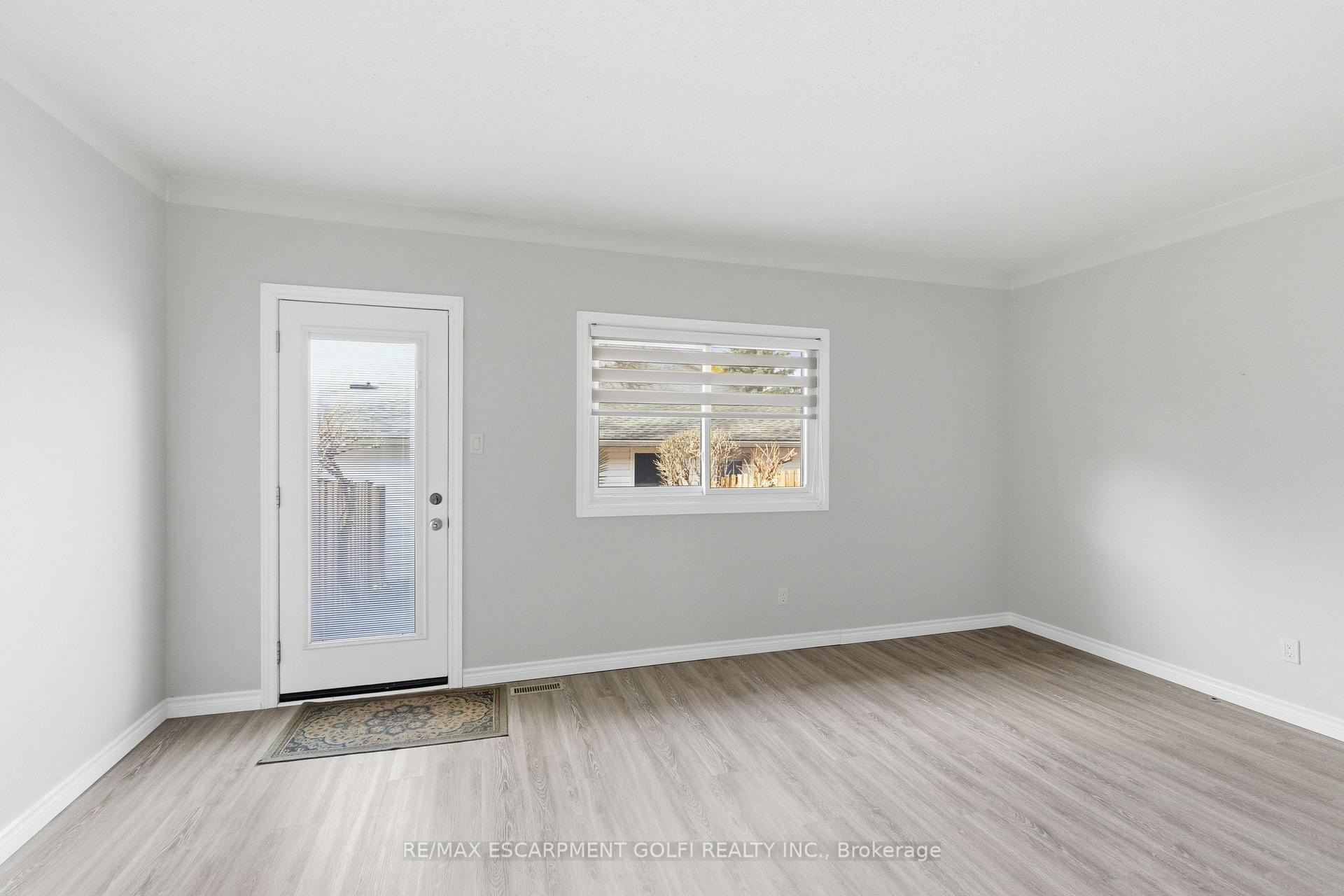 Photo 8 of Unit 2, 185 Denistoun Street, Welland, Broadway — HOMEH