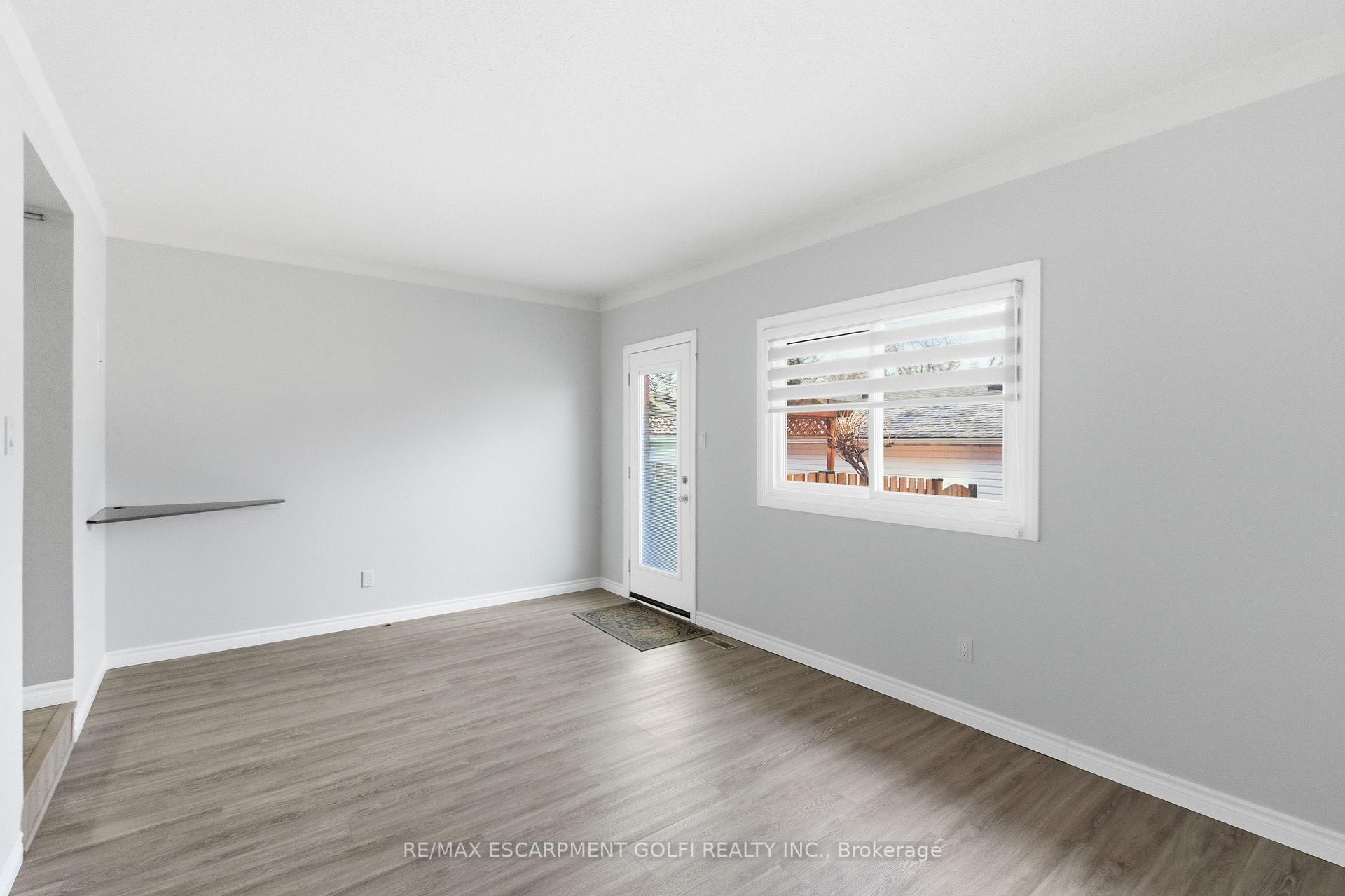 Photo 9 of Unit 2, 185 Denistoun Street, Welland, Broadway — HOMEH