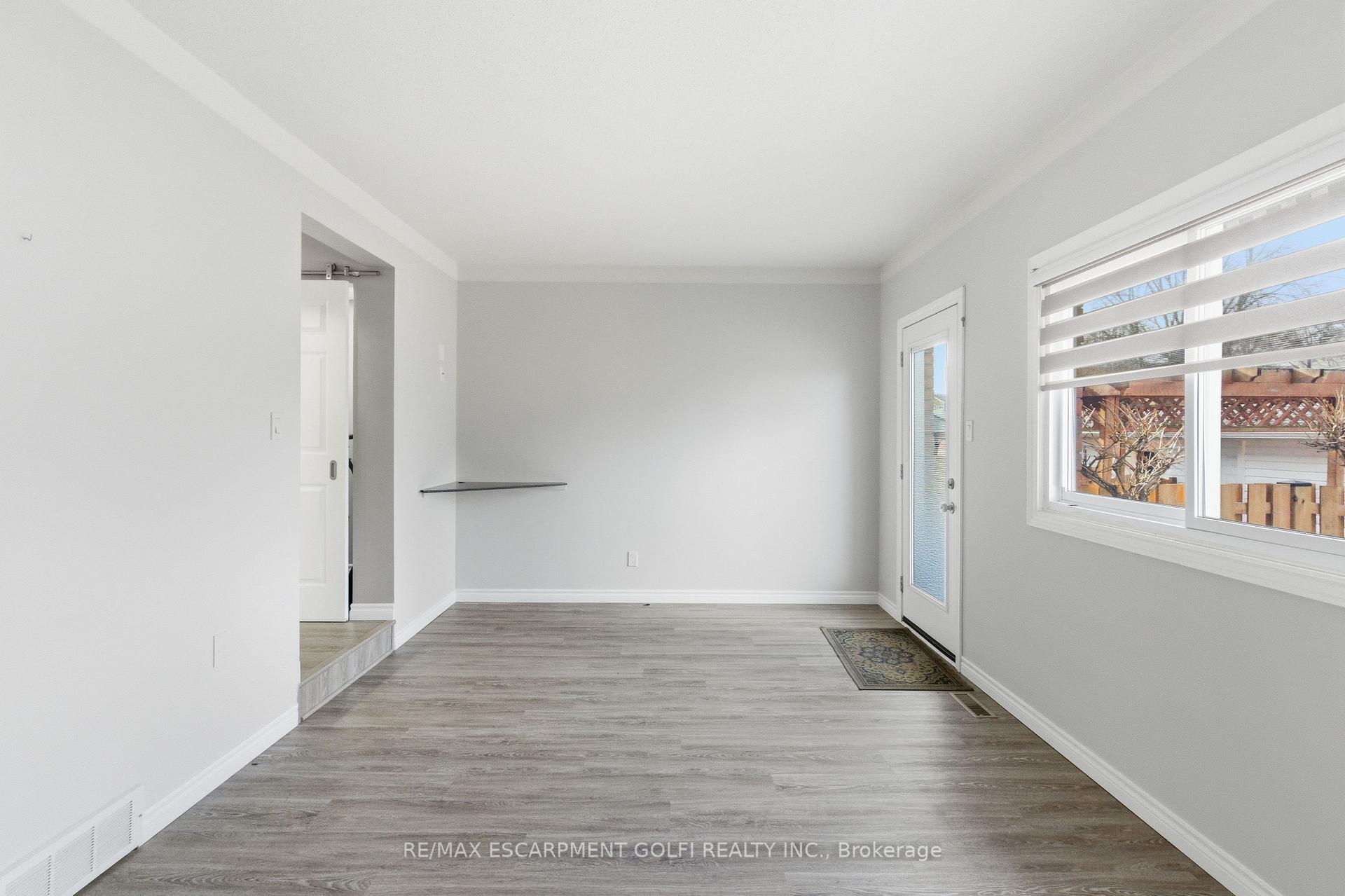 Photo 10 of Unit 2, 185 Denistoun Street, Welland, Broadway — HOMEH