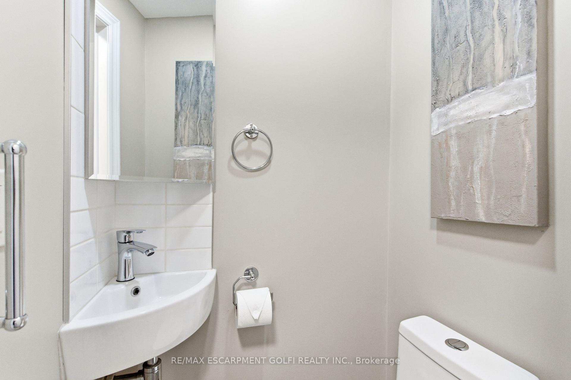 Photo 12 of Unit 2, 185 Denistoun Street, Welland, Broadway — HOMEH