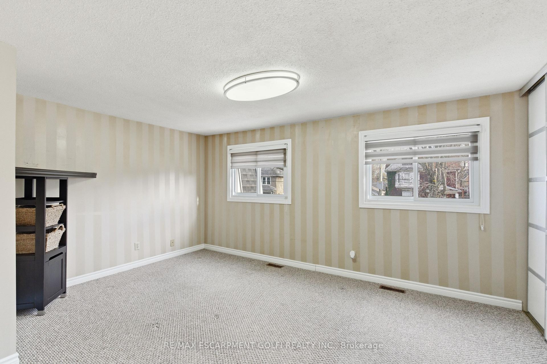 Photo 13 of Unit 2, 185 Denistoun Street, Welland, Broadway — HOMEH
