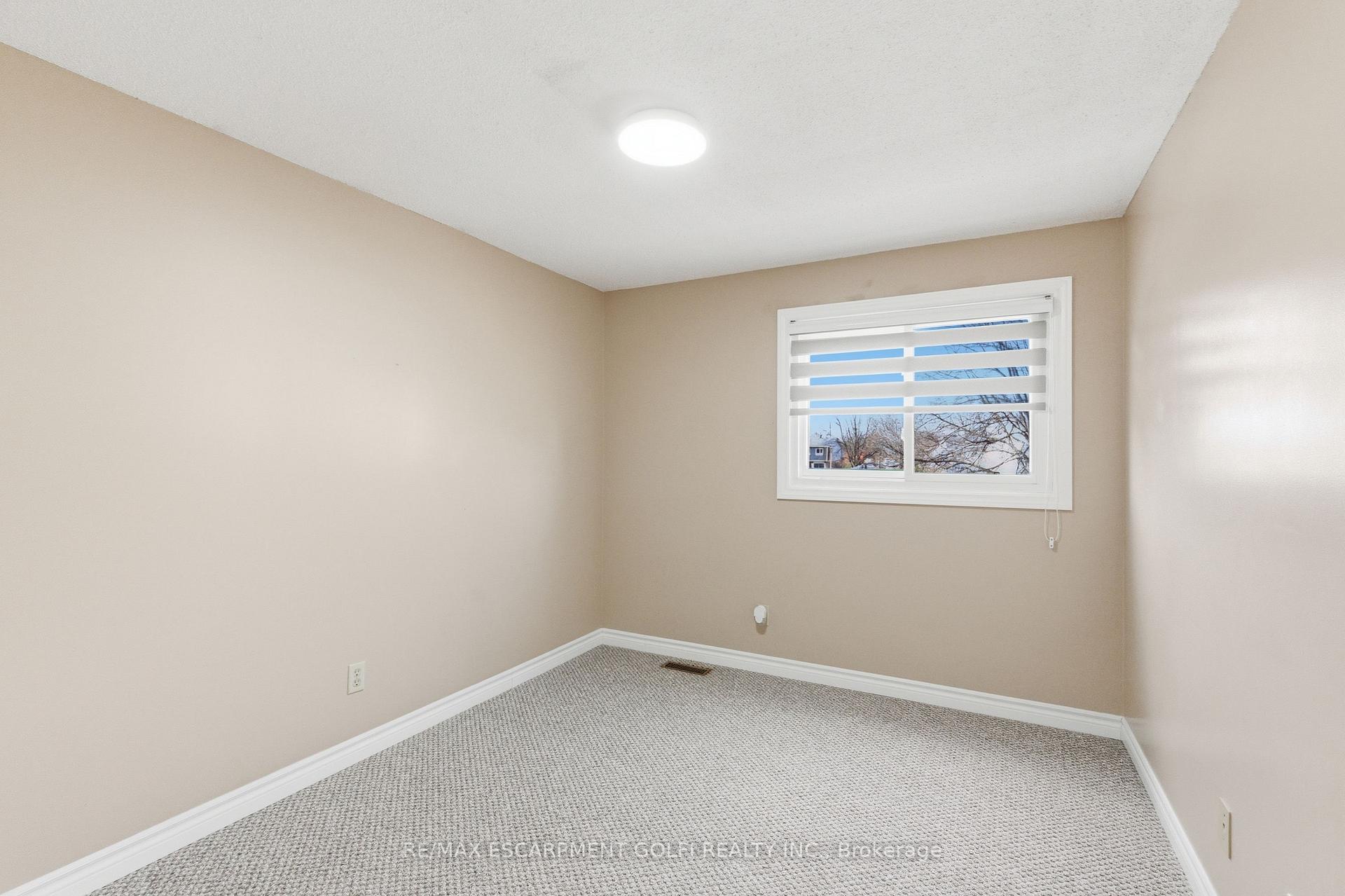 Photo 15 of Unit 2, 185 Denistoun Street, Welland, Broadway — HOMEH