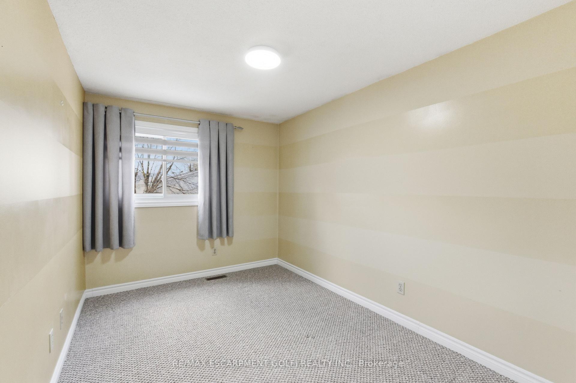 Photo 17 of Unit 2, 185 Denistoun Street, Welland, Broadway — HOMEH