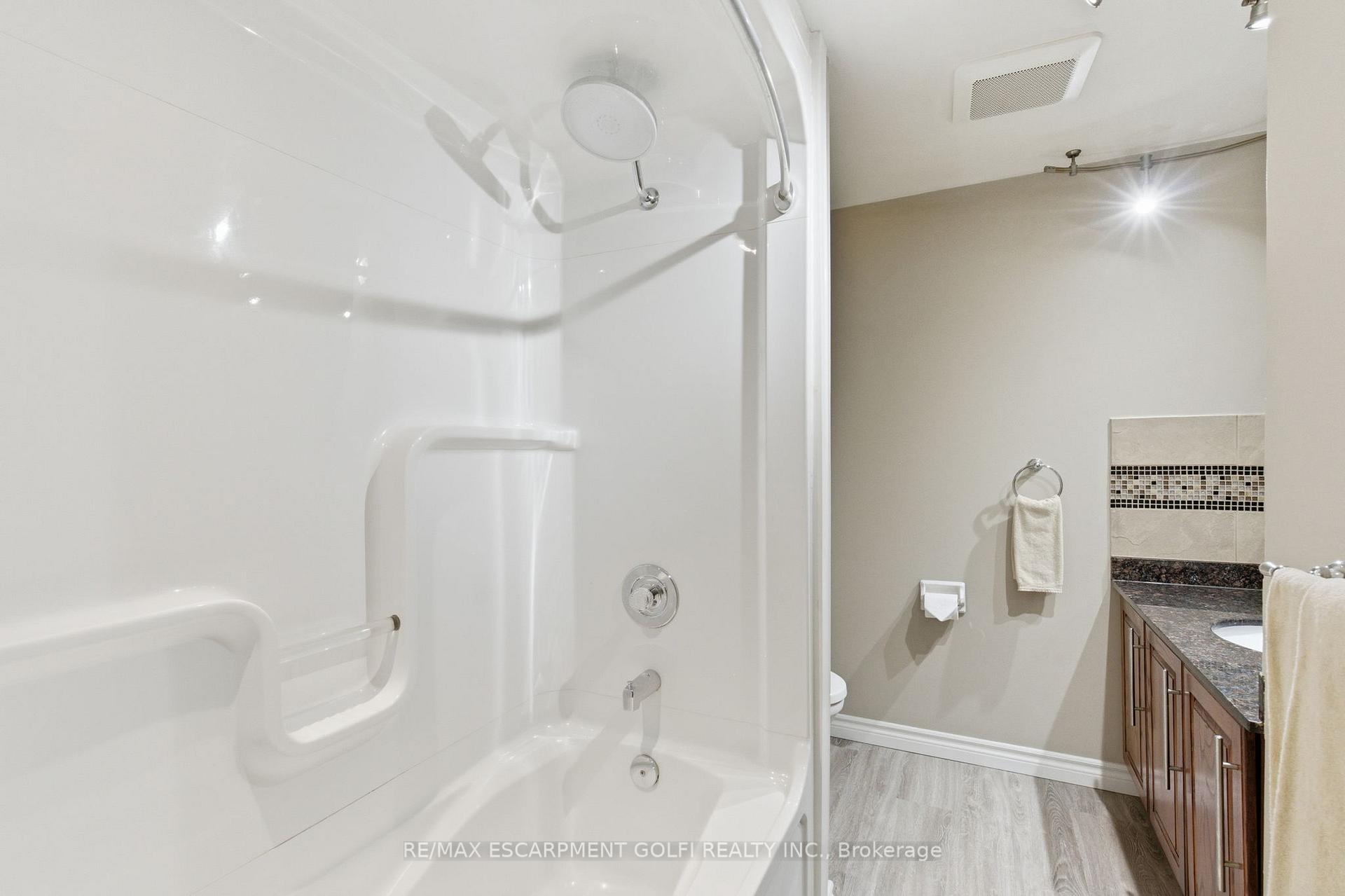 Photo 19 of Unit 2, 185 Denistoun Street, Welland, Broadway — HOMEH