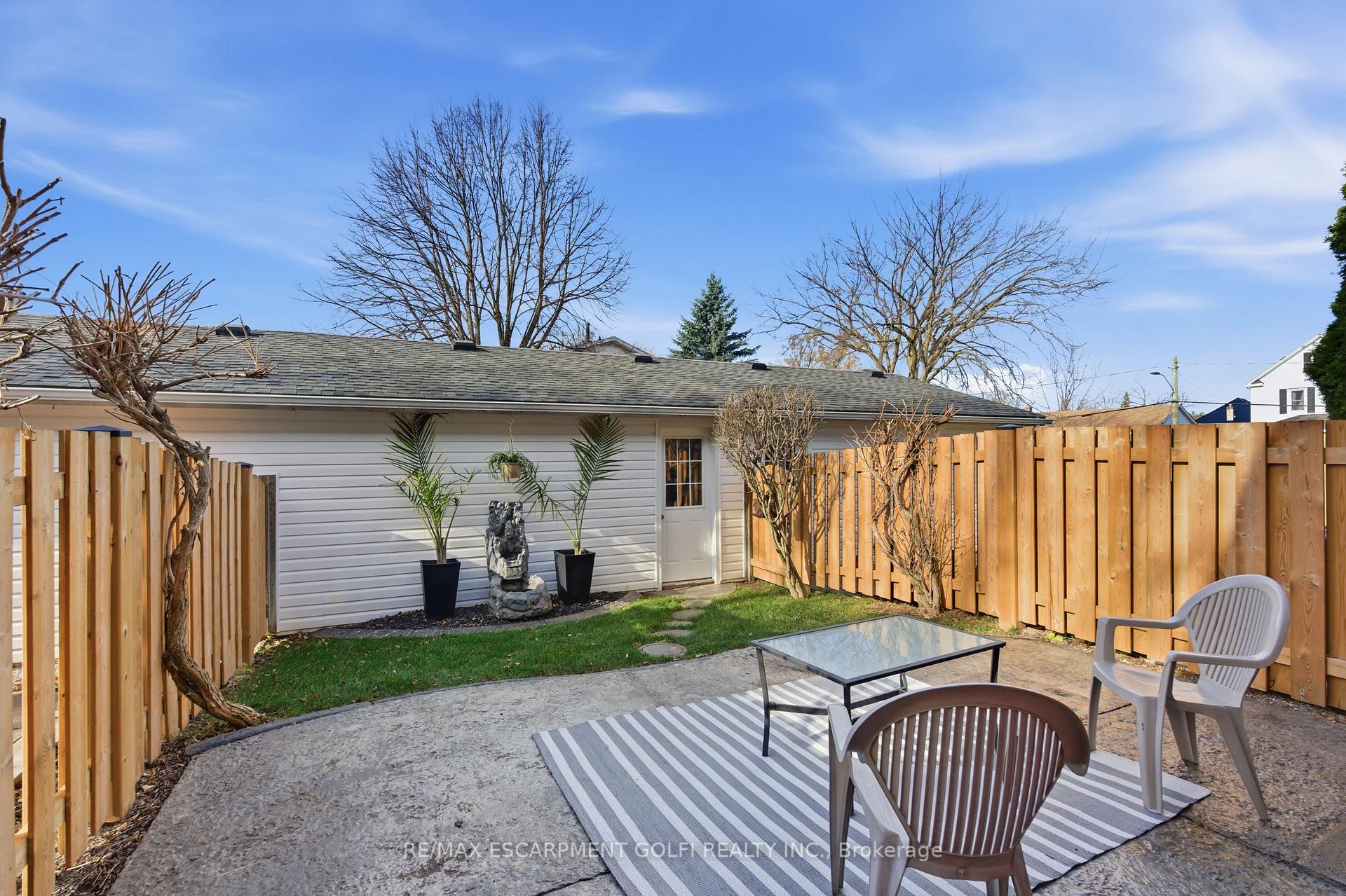 Photo 22 of Unit 2, 185 Denistoun Street, Welland, Broadway — HOMEH