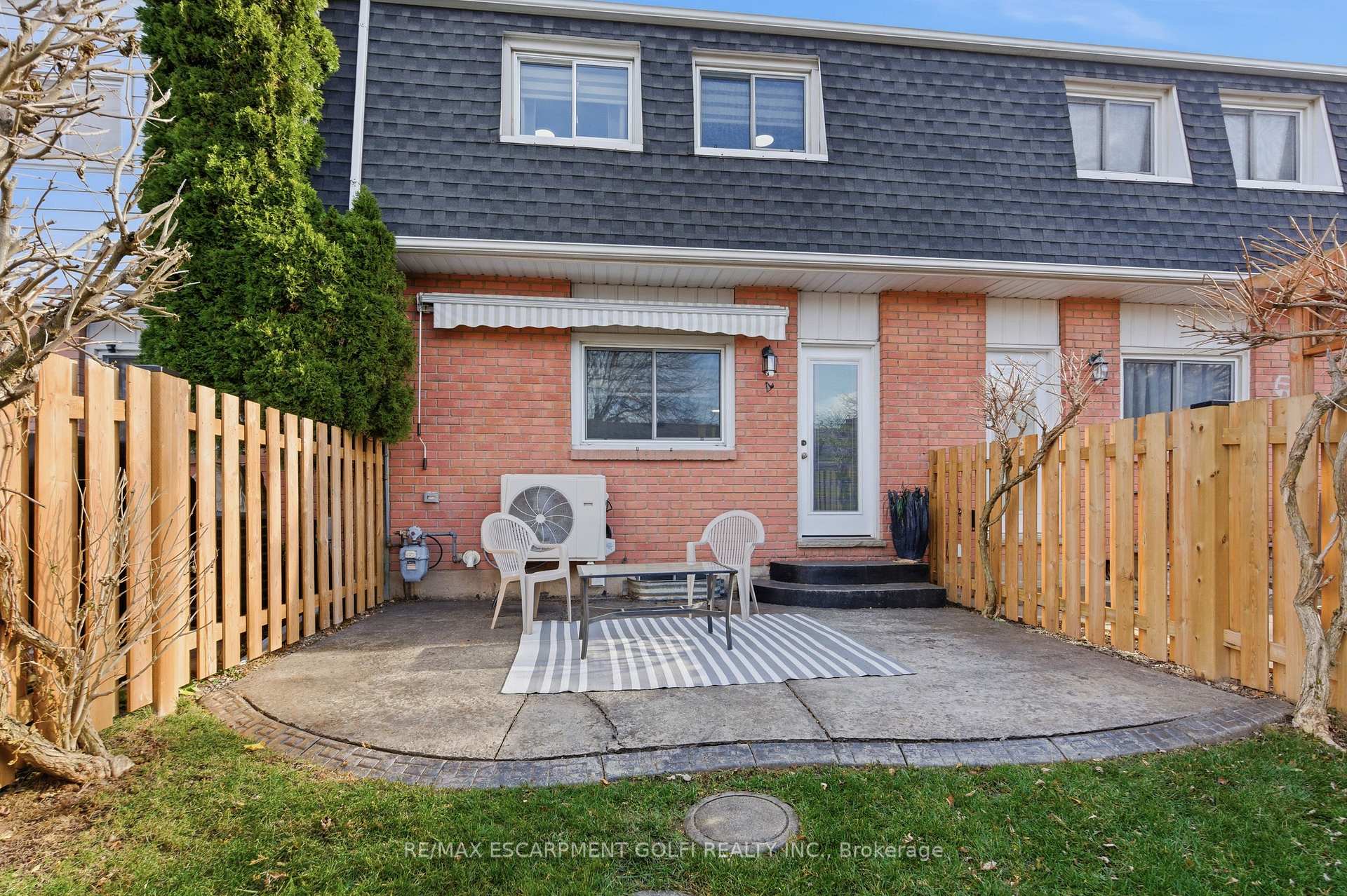 Photo 23 of Unit 2, 185 Denistoun Street, Welland, Broadway — HOMEH