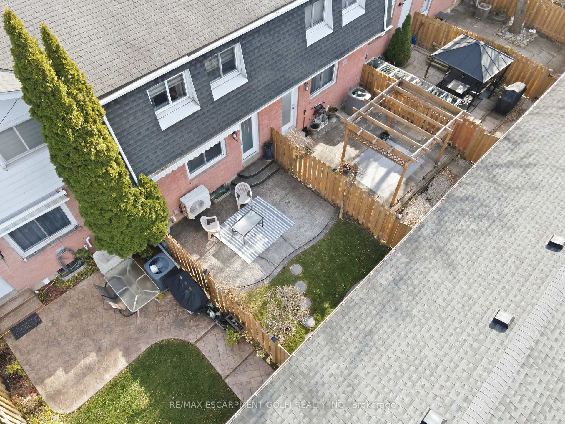 Photo 26 of Unit 2, 185 Denistoun Street, Welland, Broadway — HOMEH