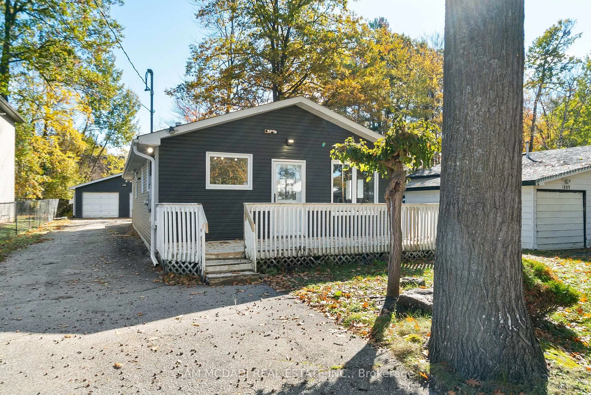 Front of 1805 River Road W