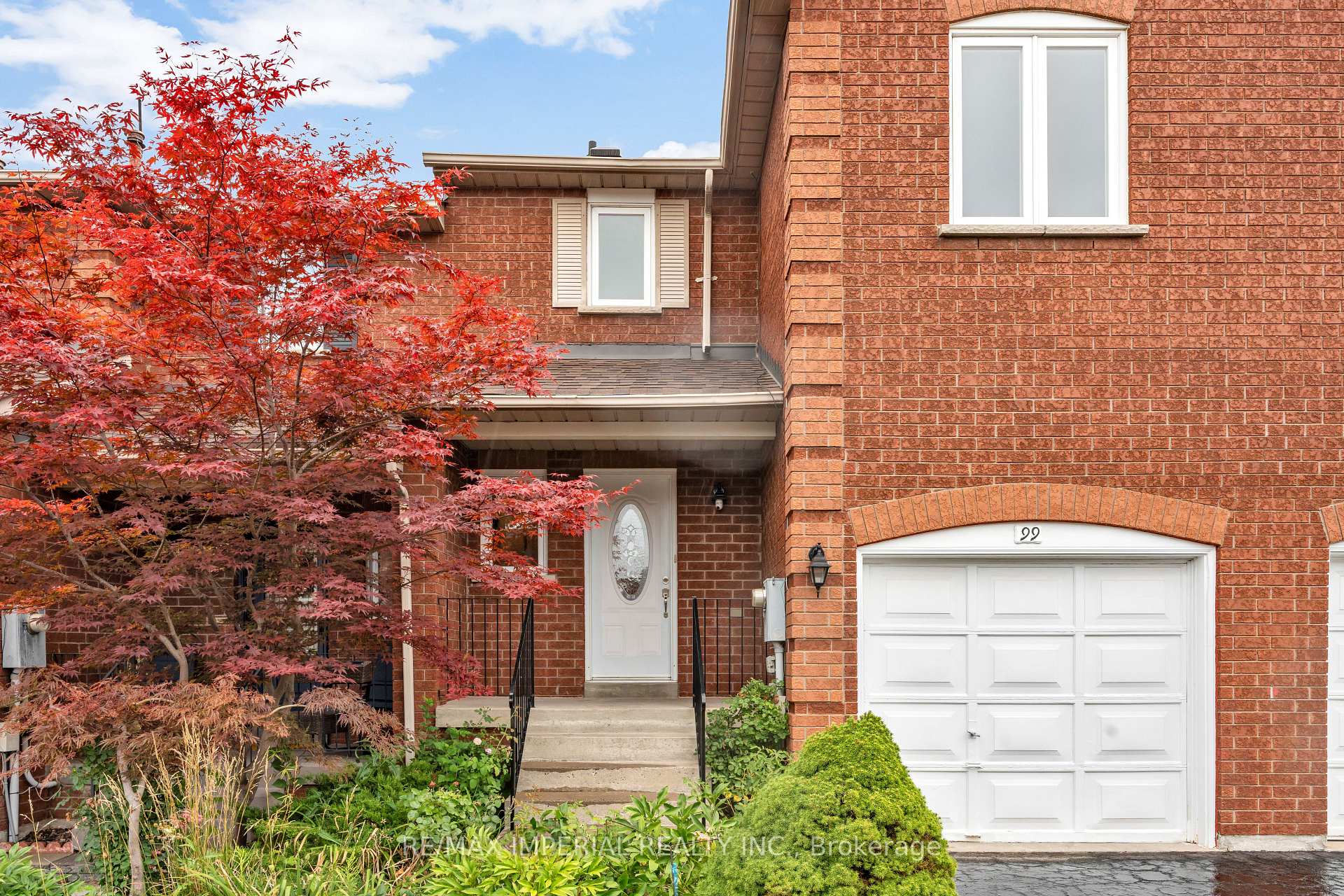 Photo 3 of 99 Islay Crescent, Vaughan, Maple — HOMEH
