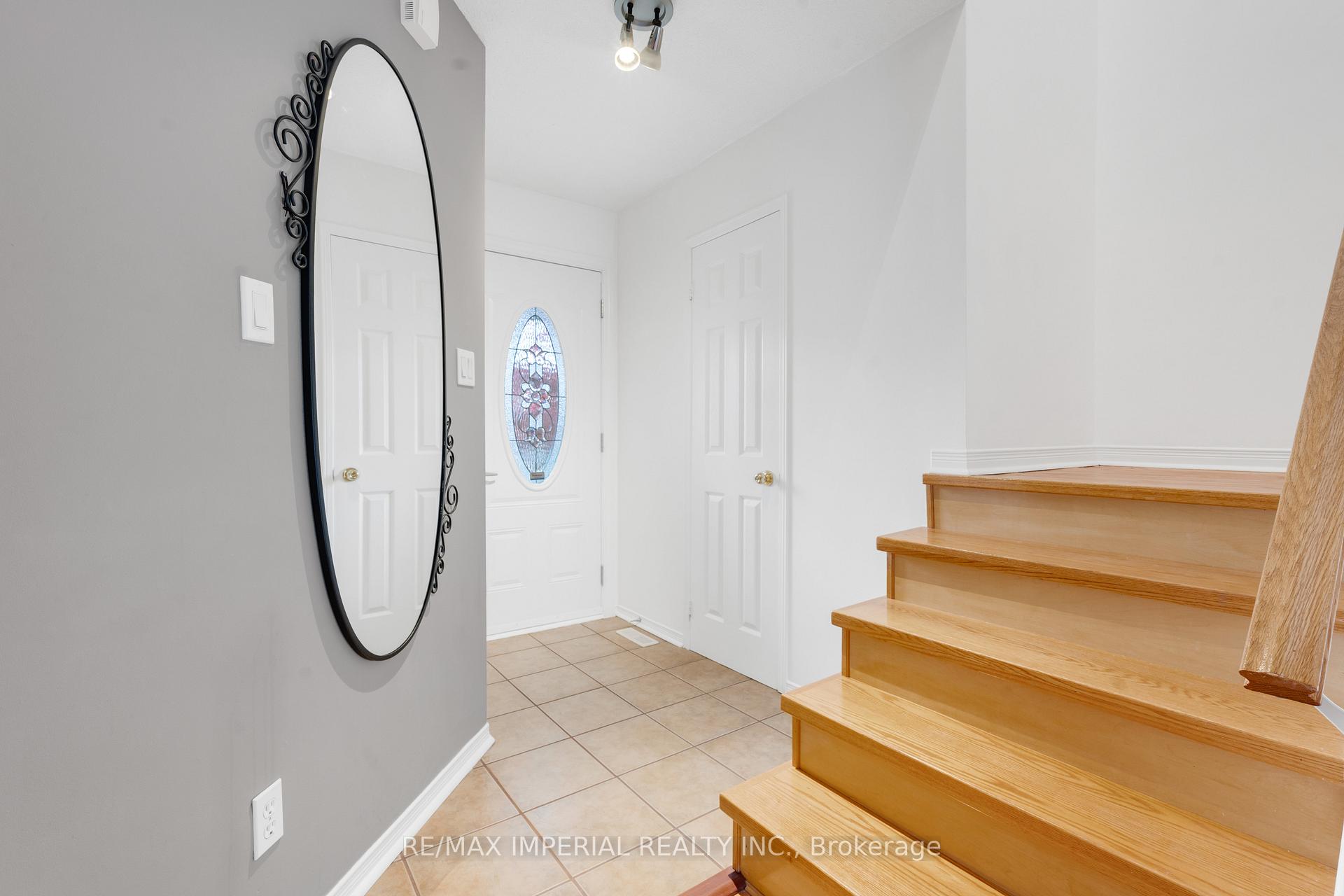 Photo 5 of 99 Islay Crescent, Vaughan, Maple — HOMEH