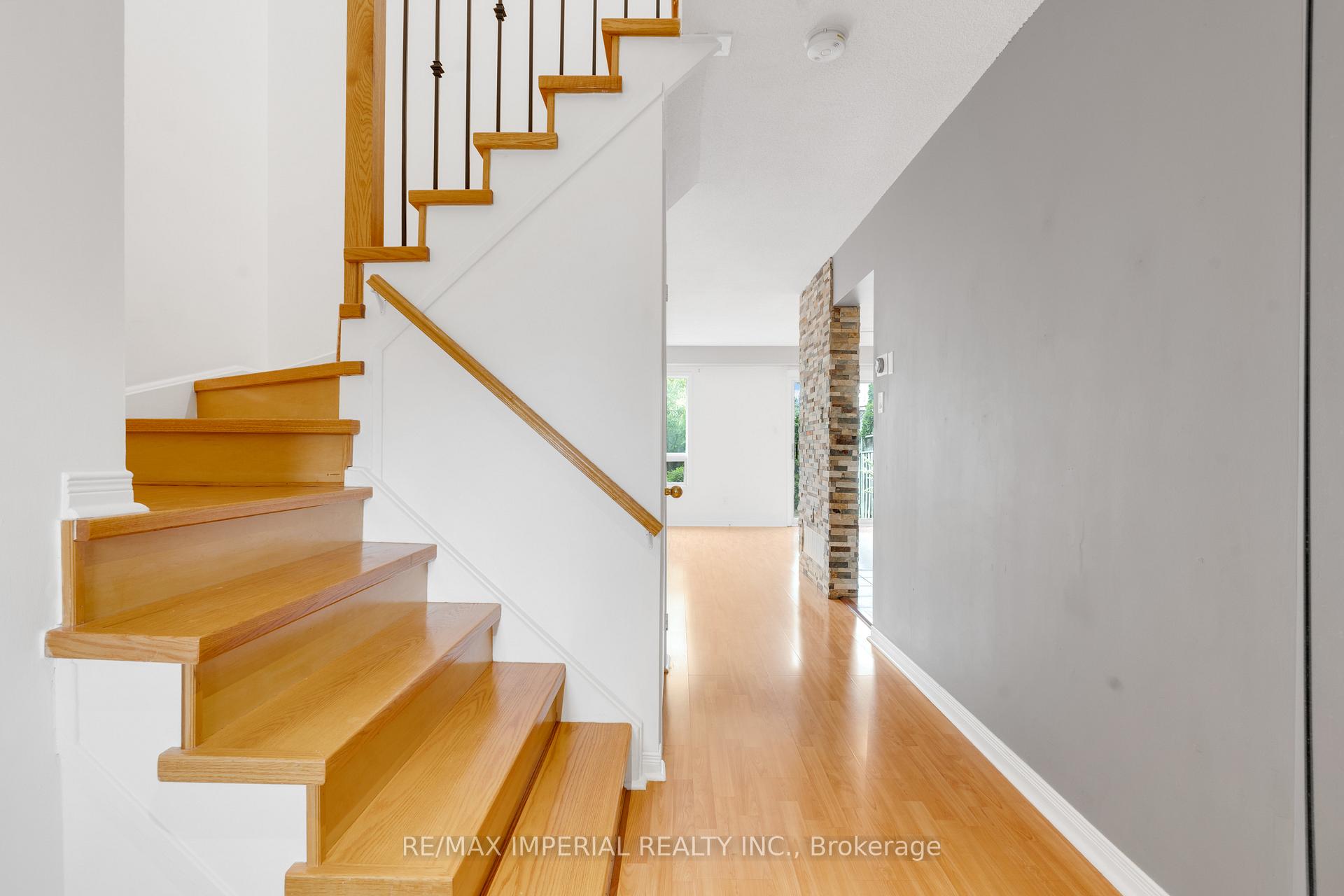 Photo 7 of 99 Islay Crescent, Vaughan, Maple — HOMEH