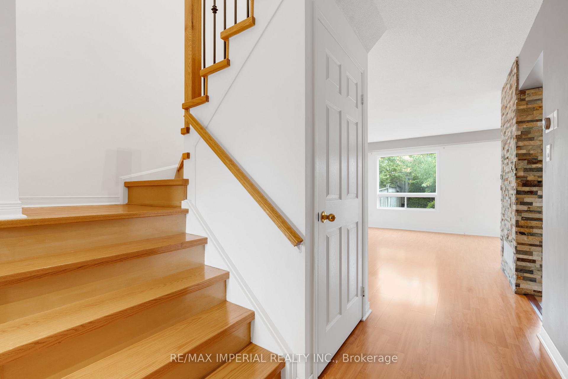 Photo 8 of 99 Islay Crescent, Vaughan, Maple — HOMEH