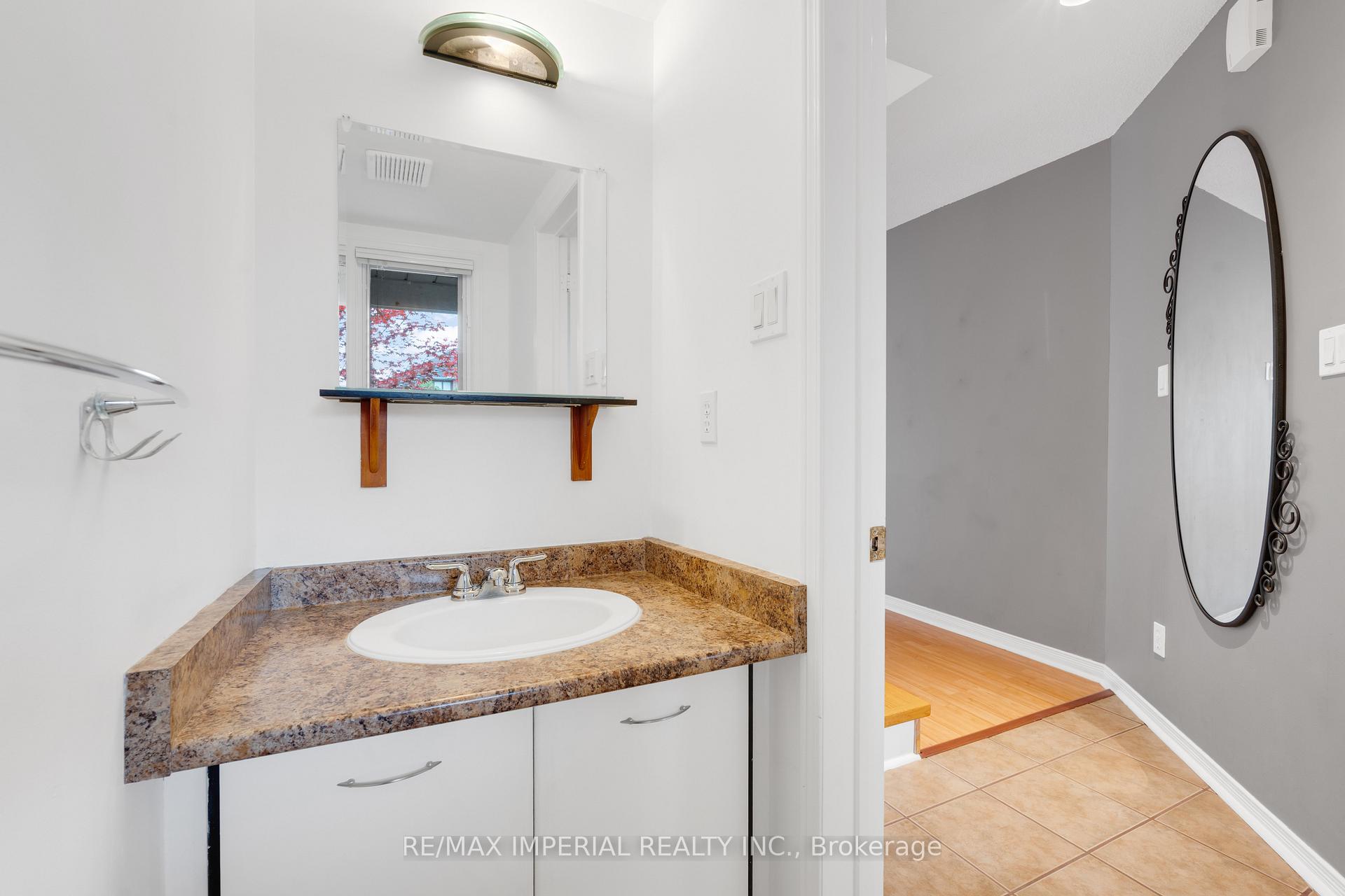 Photo 9 of 99 Islay Crescent, Vaughan, Maple — HOMEH