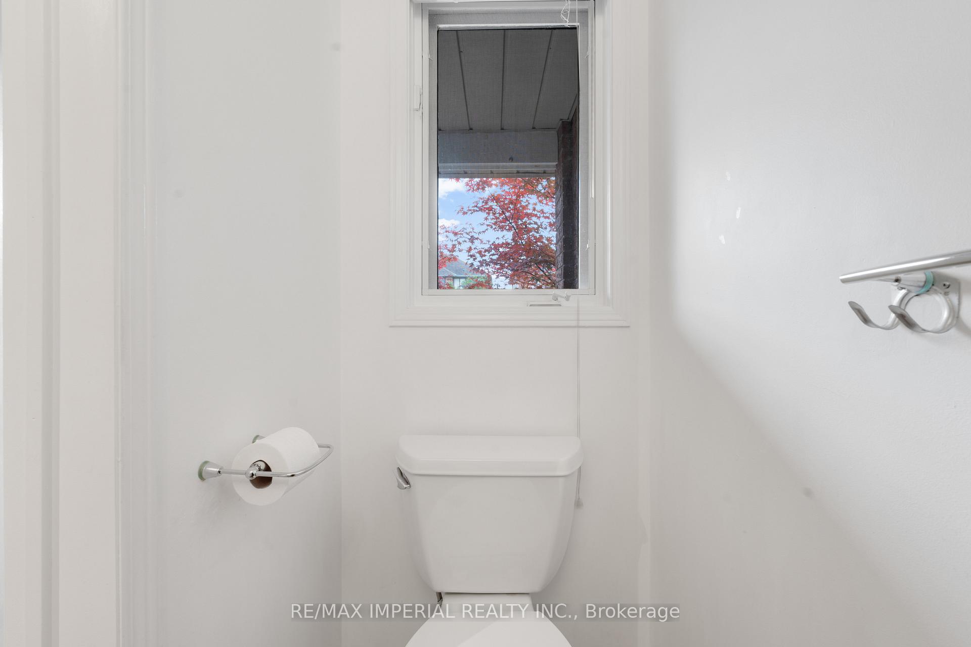 Photo 10 of 99 Islay Crescent, Vaughan, Maple — HOMEH