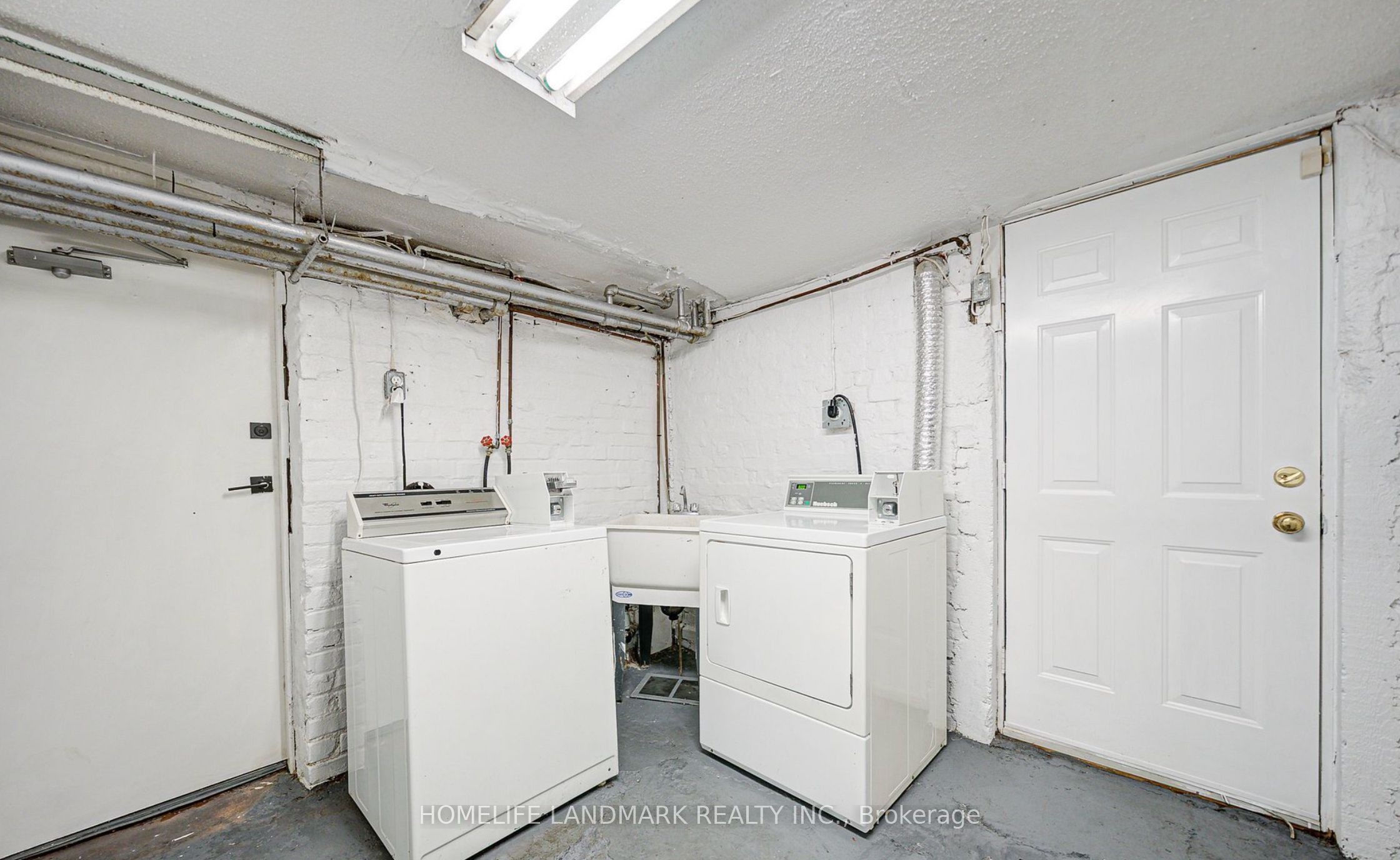 Photo 23 of Unit Basement Apt, 246 Euclid Avenue, Toronto, Trinity-Bellwoods — HOMEH
