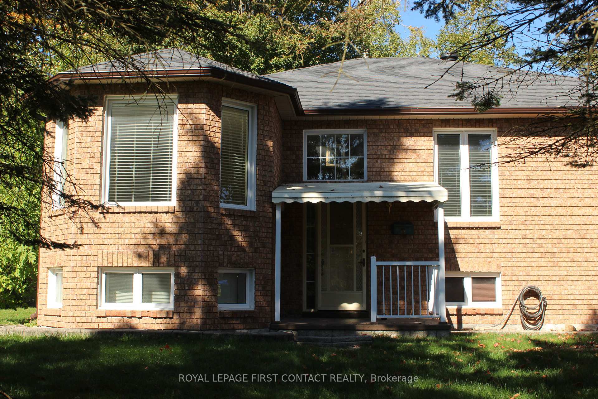 Photo 2 of 14 Fairway Crescent, Wasaga Beach — HOMEH