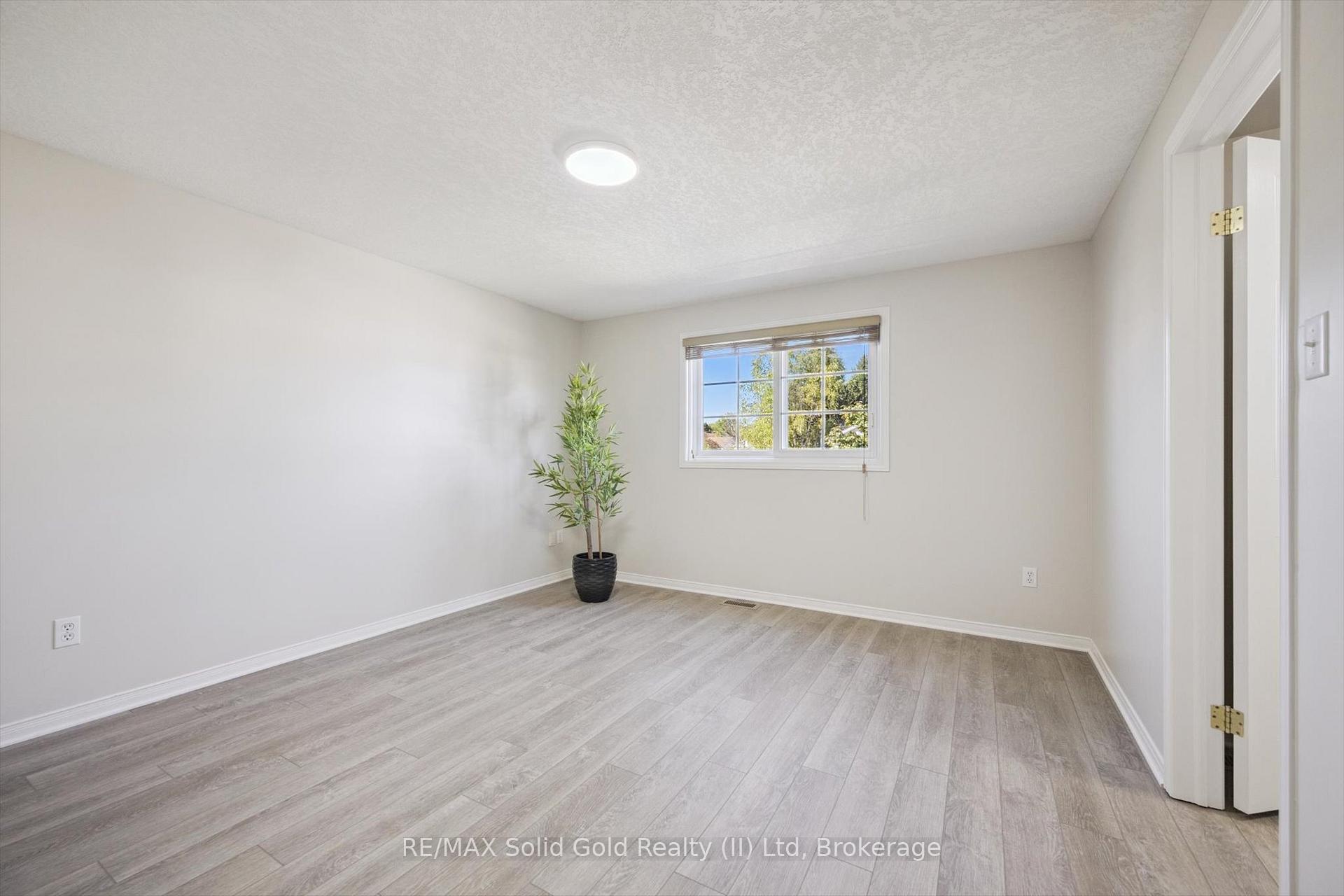 Photo 17 of 523 Exmoor Street, Waterloo — HOMEH