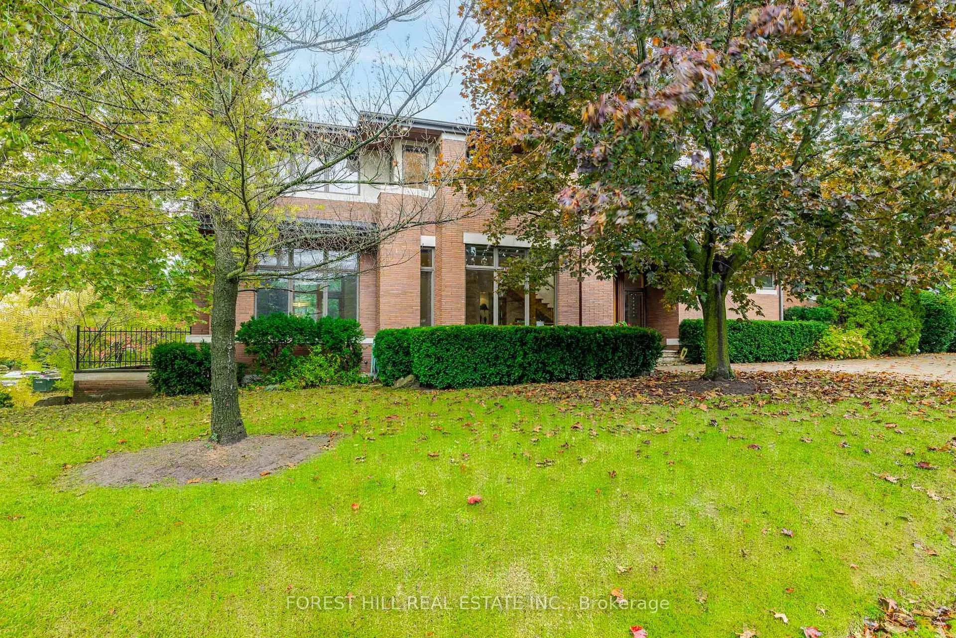 Photo 3 of 183 Arnold Avenue, Vaughan, Crestwood-Springfarm-Yorkhill — HOMEH