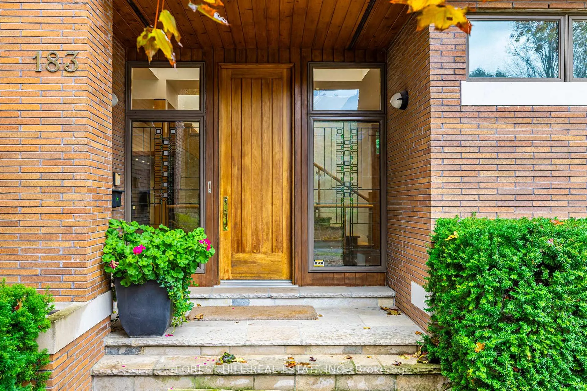 Photo 4 of 183 Arnold Avenue, Vaughan, Crestwood-Springfarm-Yorkhill — HOMEH