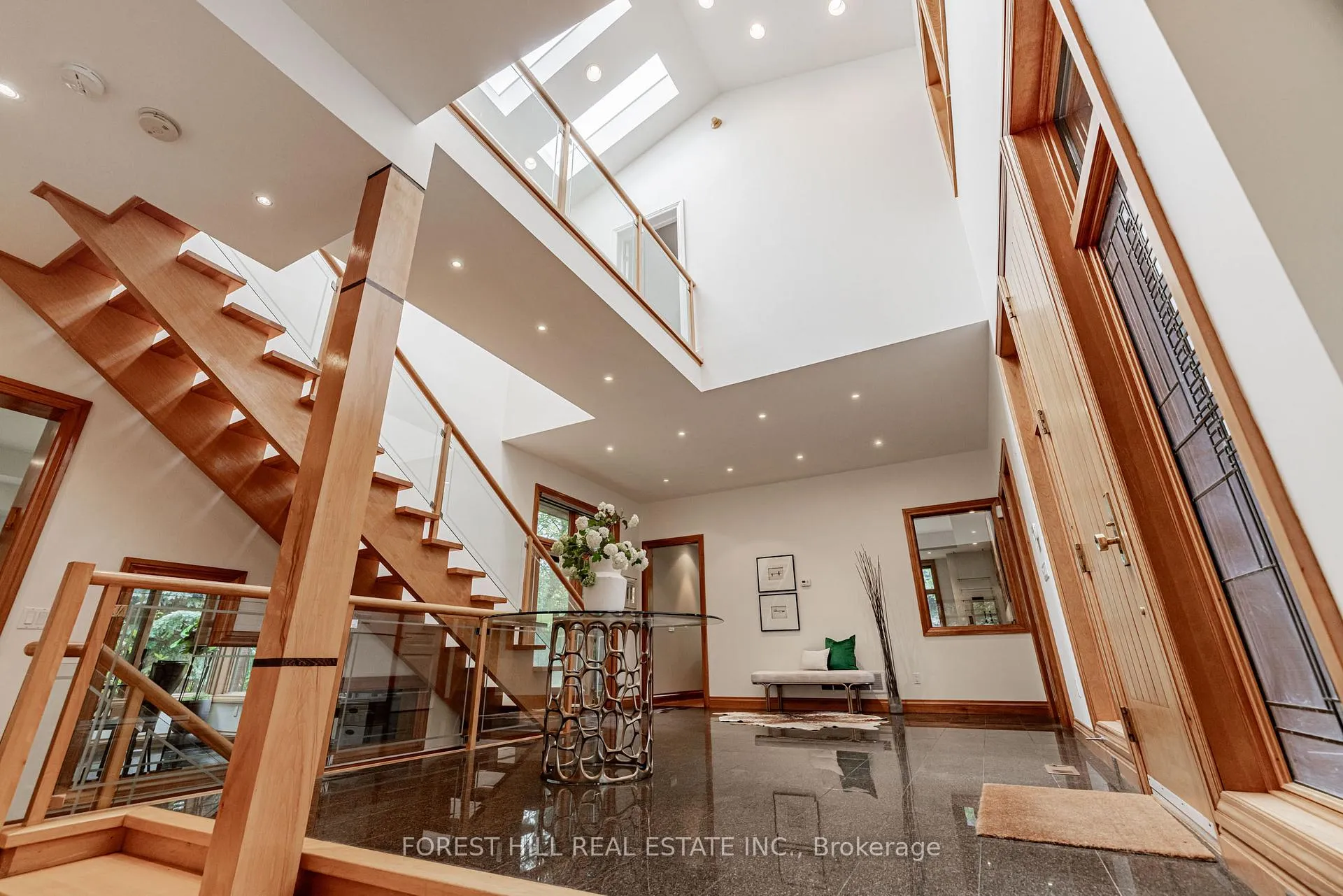 Photo 5 of 183 Arnold Avenue, Vaughan, Crestwood-Springfarm-Yorkhill — HOMEH
