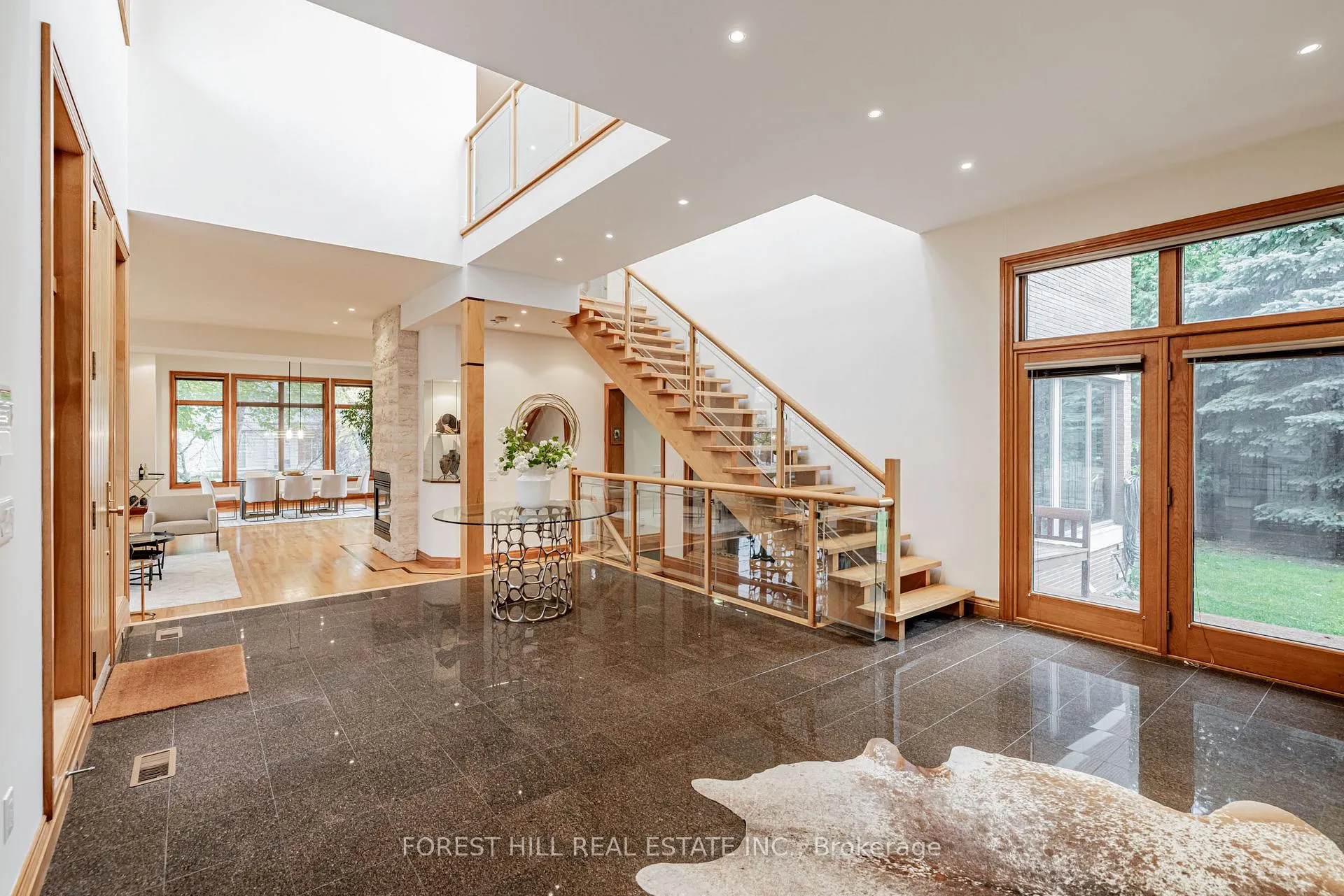 Photo 7 of 183 Arnold Avenue, Vaughan, Crestwood-Springfarm-Yorkhill — HOMEH