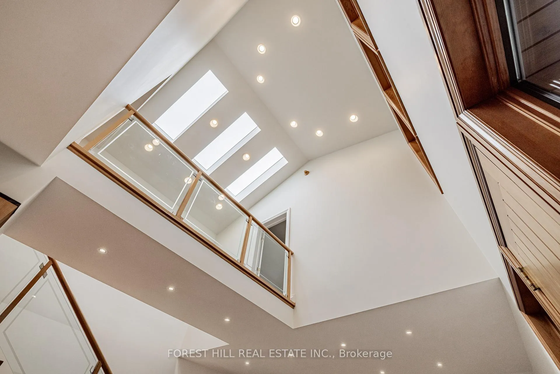 Photo 23 of 183 Arnold Avenue, Vaughan, Crestwood-Springfarm-Yorkhill — HOMEH