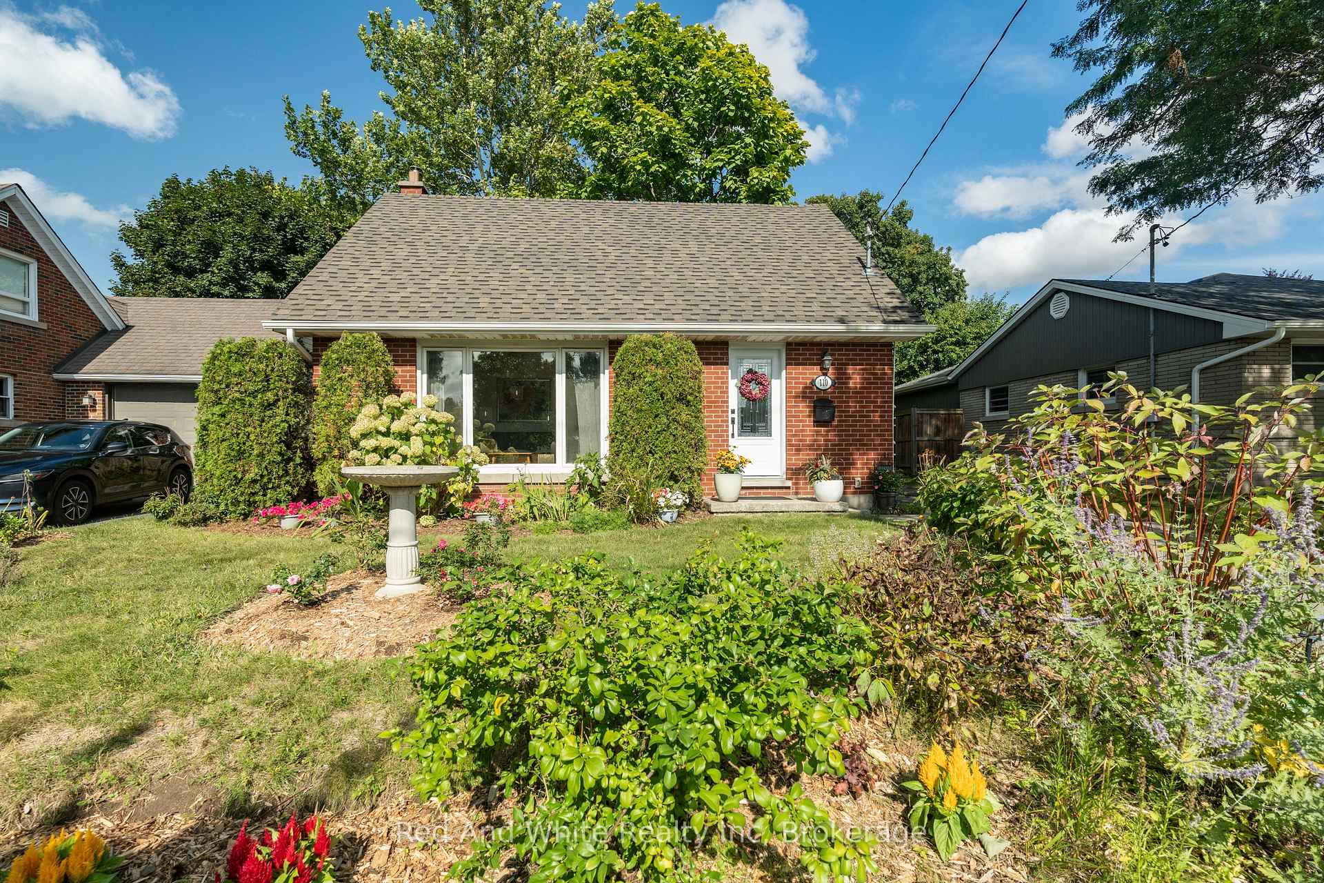 Photo 1 of 110 Ellis Crescent S, Waterloo — HOMEH