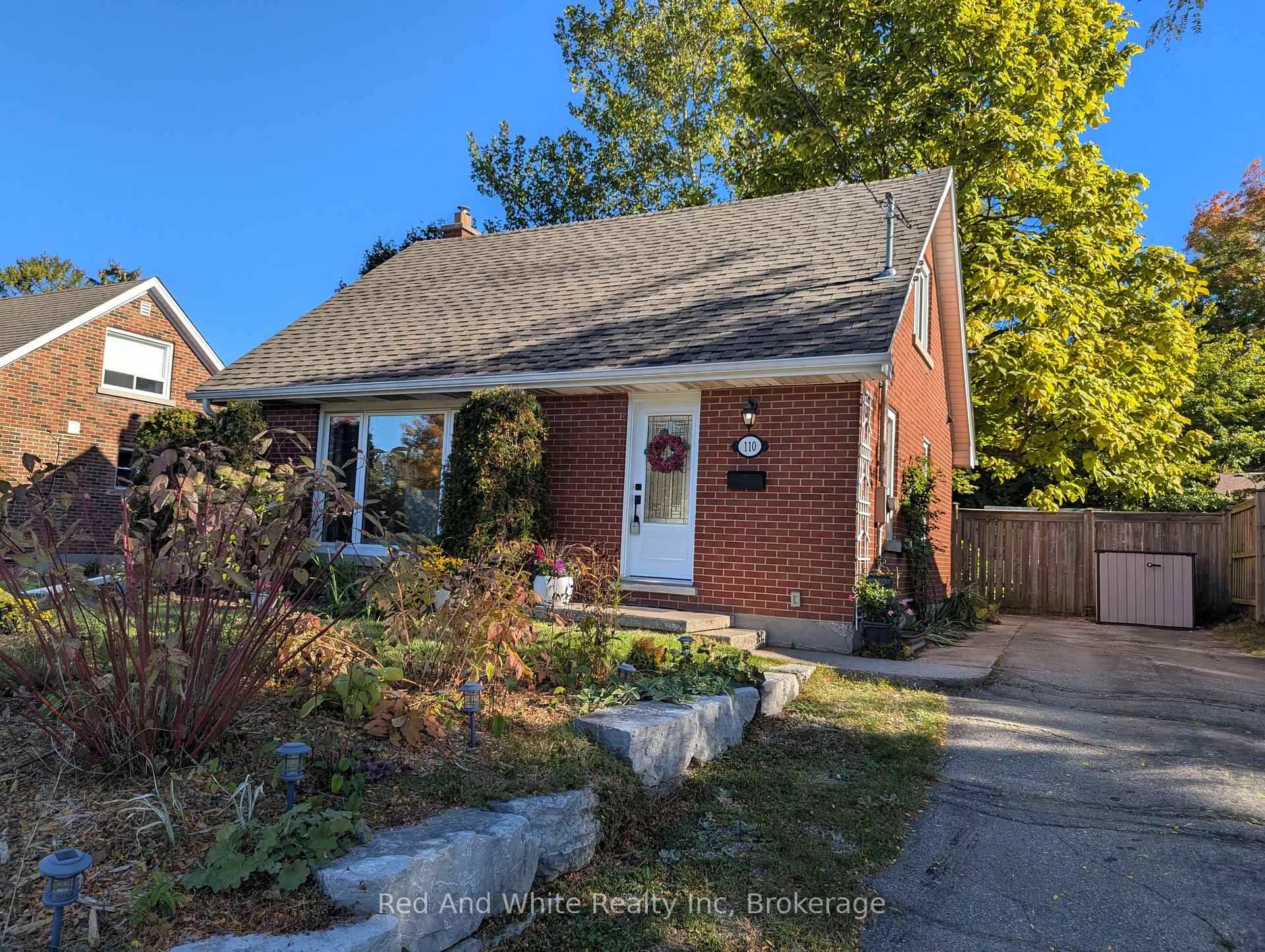Photo 4 of 110 Ellis Crescent S, Waterloo — HOMEH