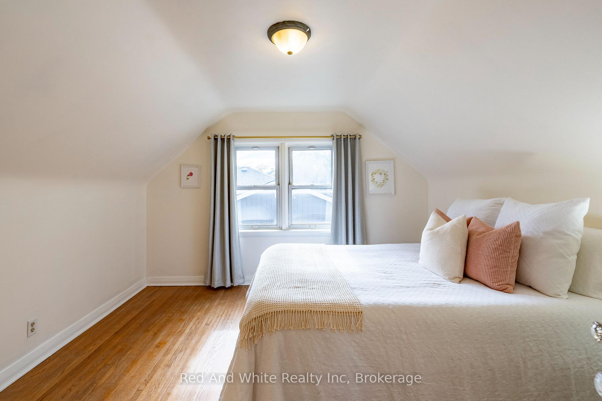 Photo 16 of 110 Ellis Crescent S, Waterloo — HOMEH