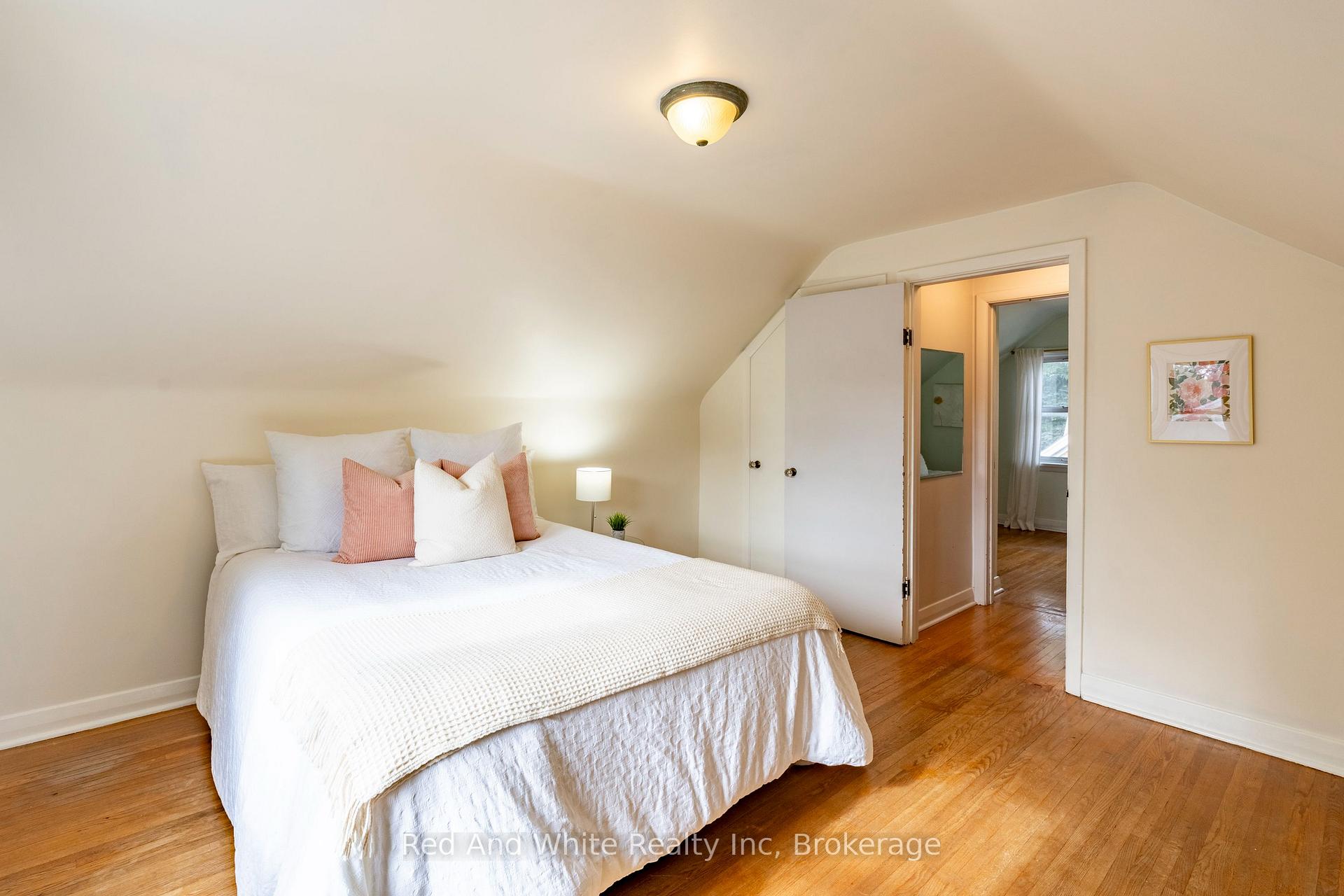 Photo 17 of 110 Ellis Crescent S, Waterloo — HOMEH