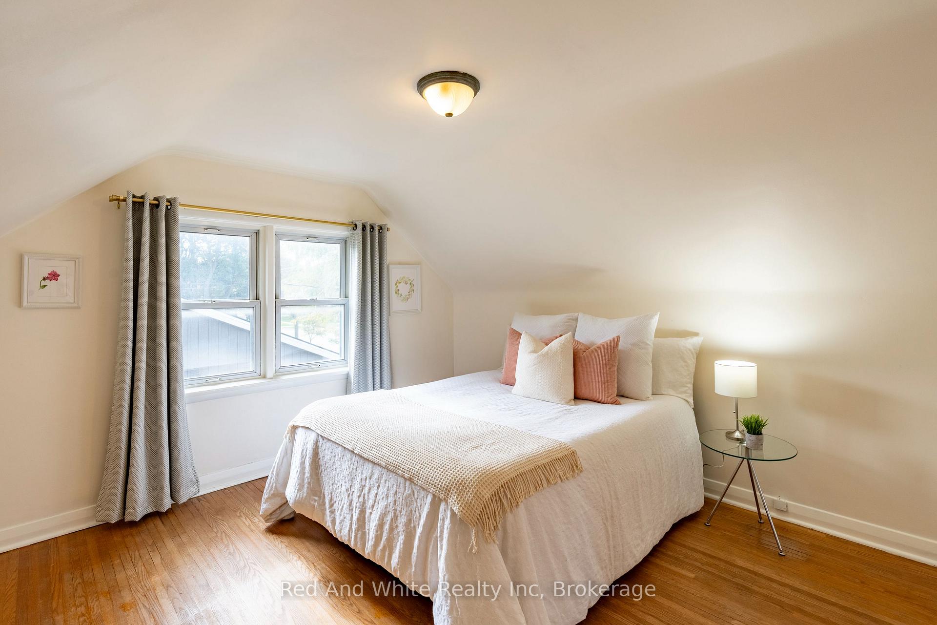 Photo 18 of 110 Ellis Crescent S, Waterloo — HOMEH