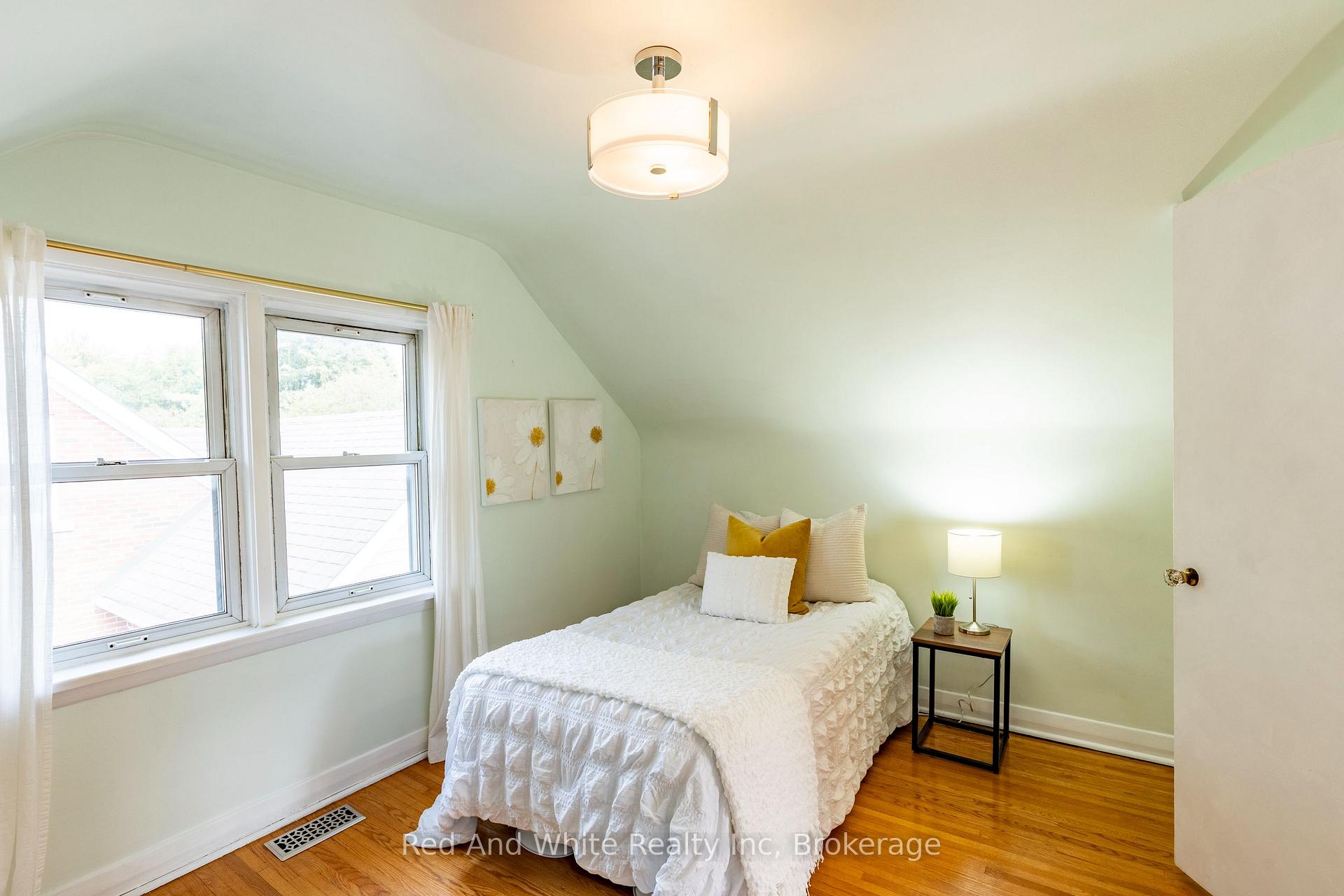 Photo 19 of 110 Ellis Crescent S, Waterloo — HOMEH