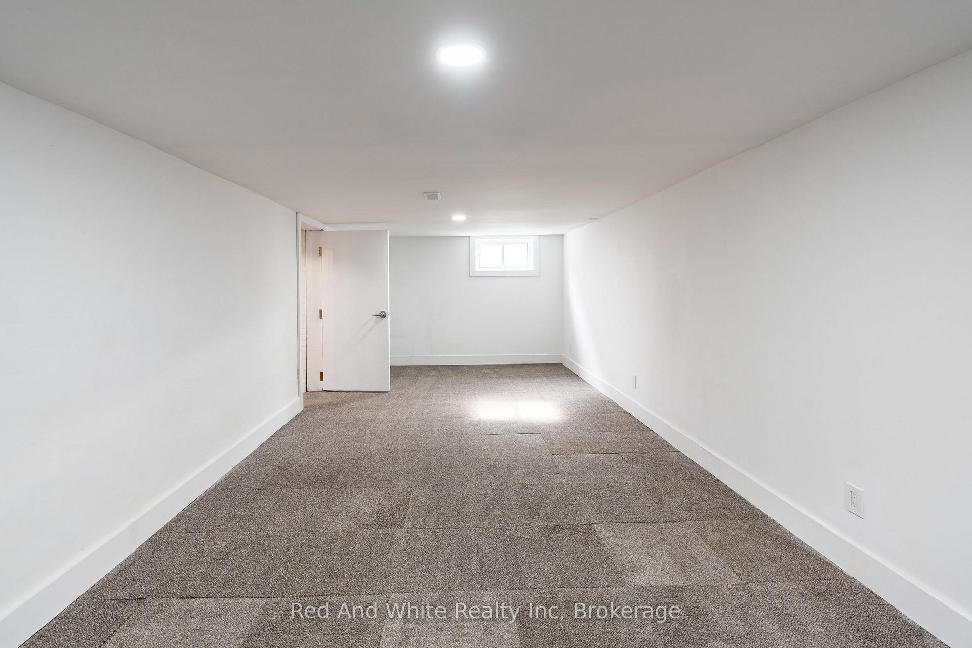 Photo 21 of 110 Ellis Crescent S, Waterloo — HOMEH