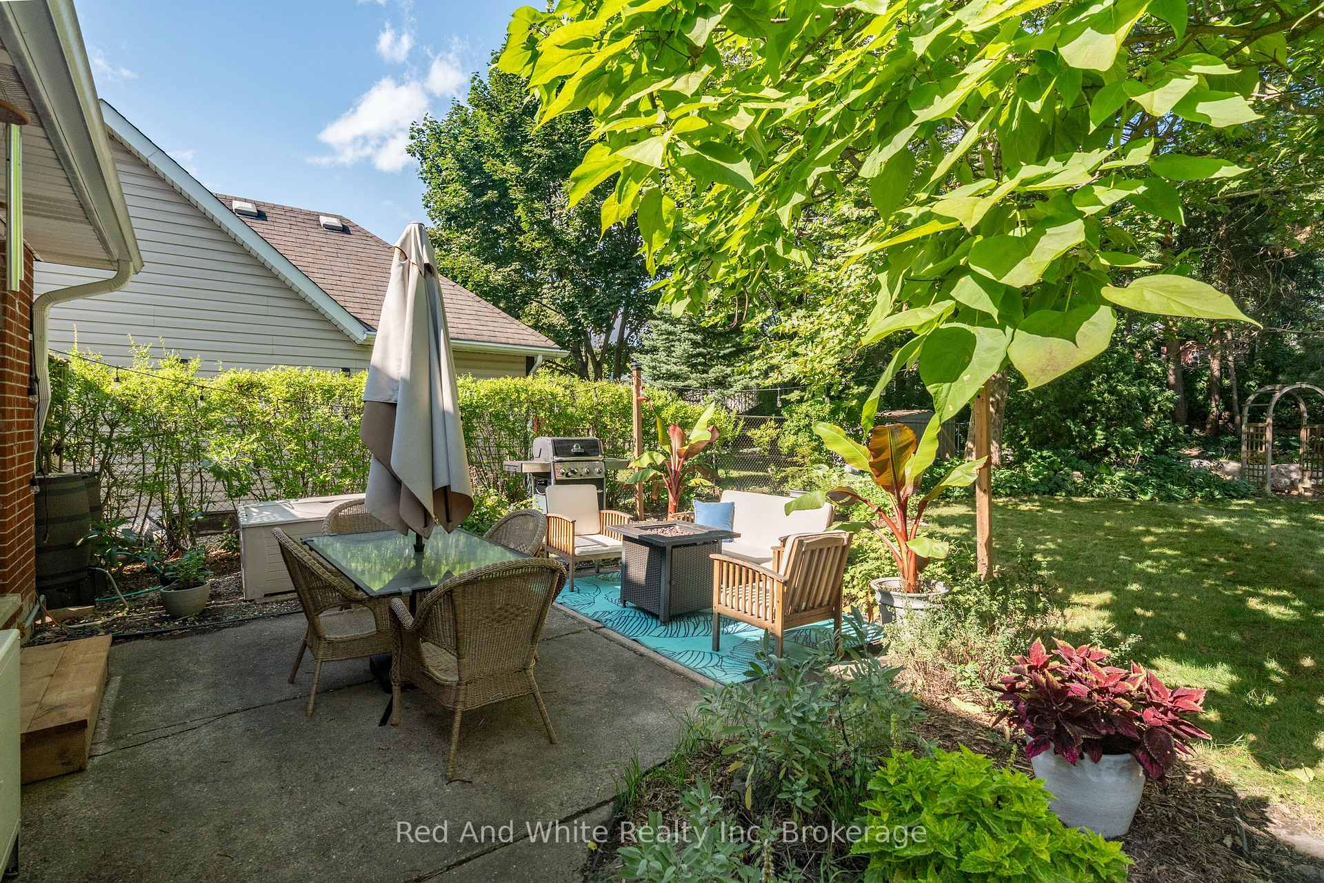 Photo 23 of 110 Ellis Crescent S, Waterloo — HOMEH