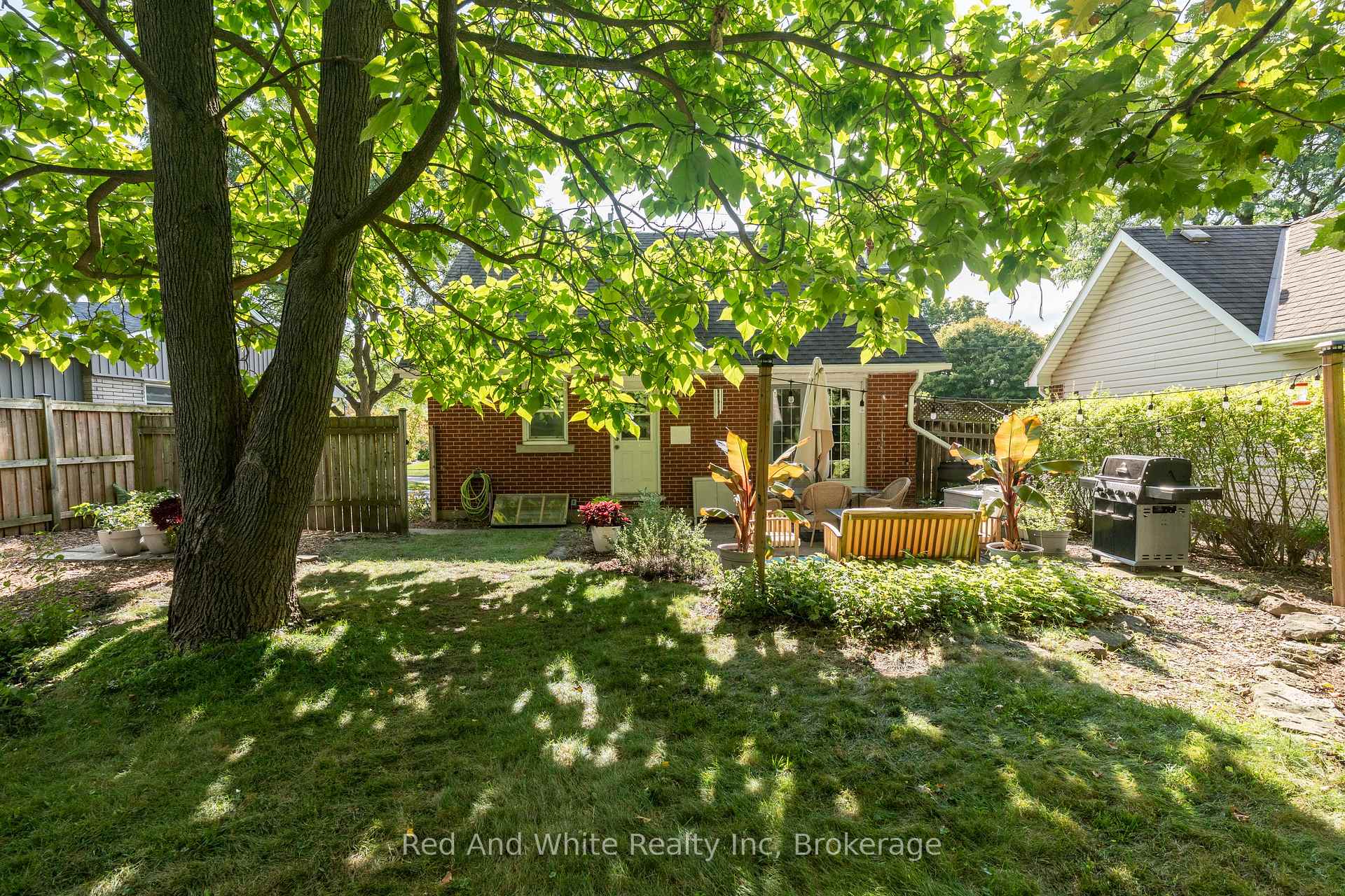 Photo 24 of 110 Ellis Crescent S, Waterloo — HOMEH