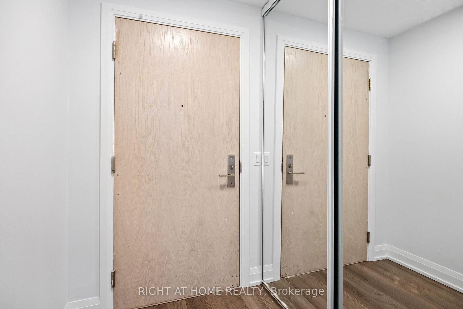 Photo 2 of Unit 305, 77 Mutual St, Toronto, Church-Yonge Corridor — HOMEH