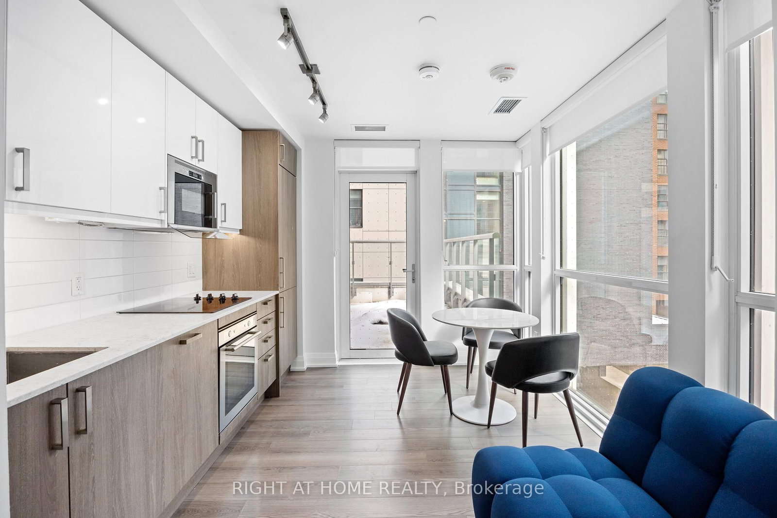 Photo 4 of Unit 305, 77 Mutual St, Toronto, Church-Yonge Corridor — HOMEH