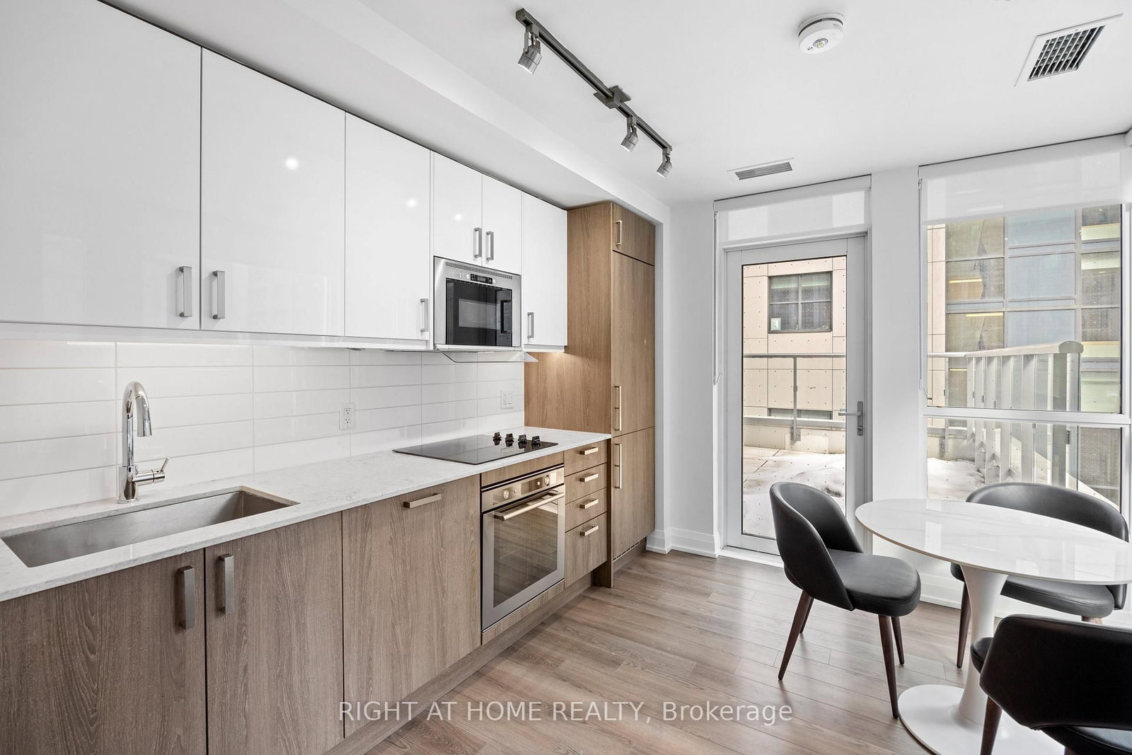Photo 7 of Unit 305, 77 Mutual St, Toronto, Church-Yonge Corridor — HOMEH