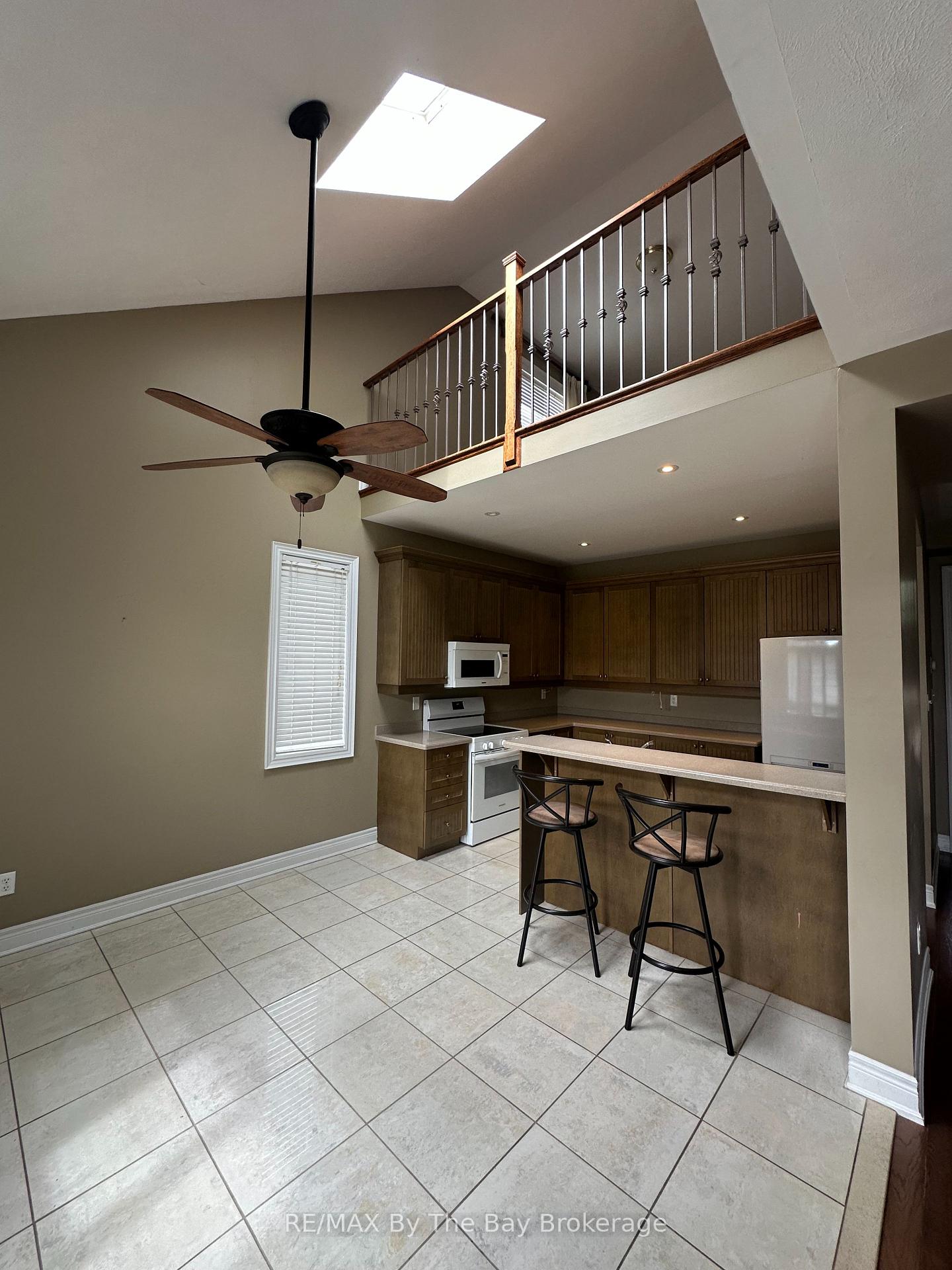 Photo 3 of 64 Oriole Crescent, Wasaga Beach — HOMEH