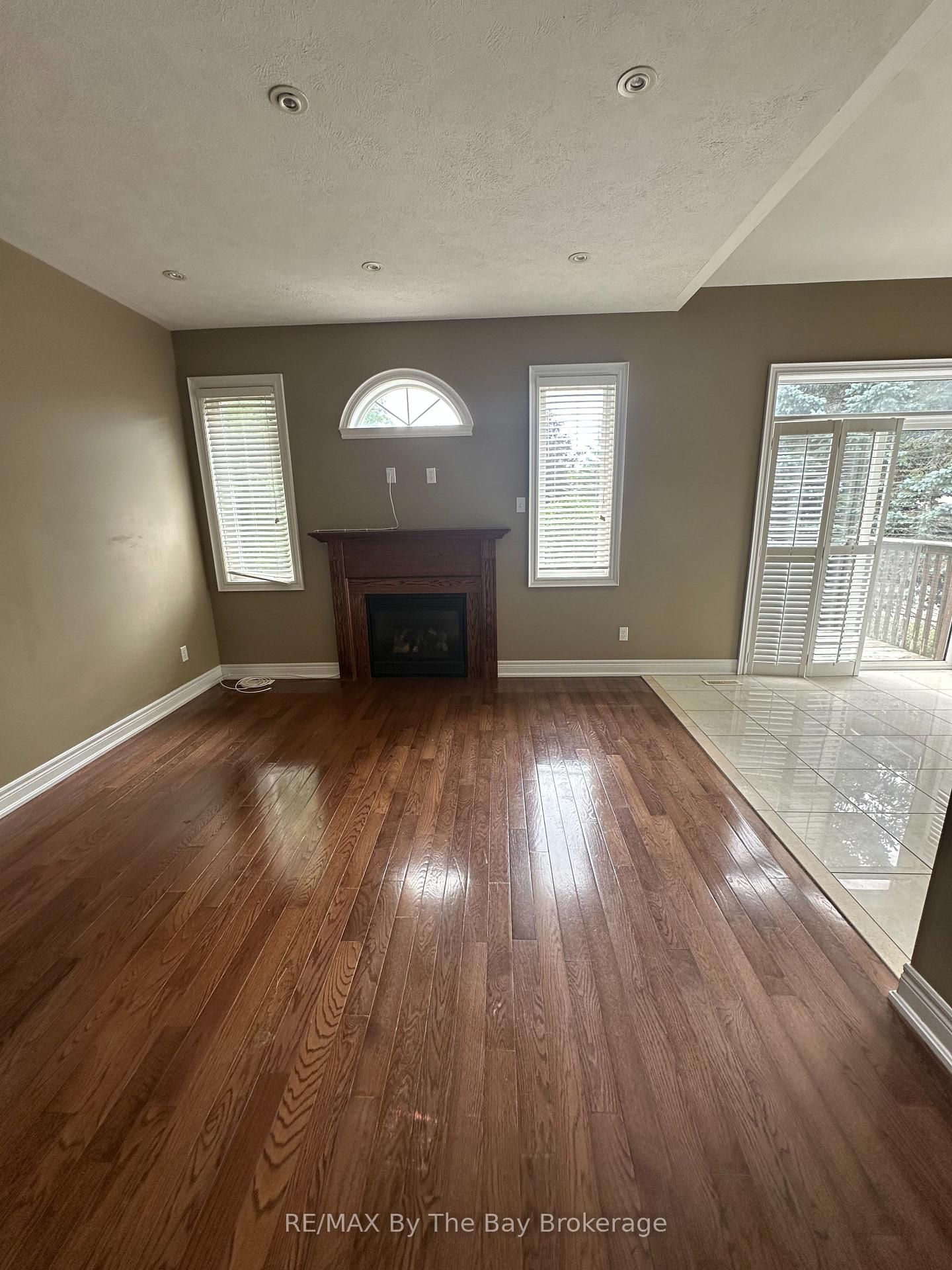 Photo 5 of 64 Oriole Crescent, Wasaga Beach — HOMEH